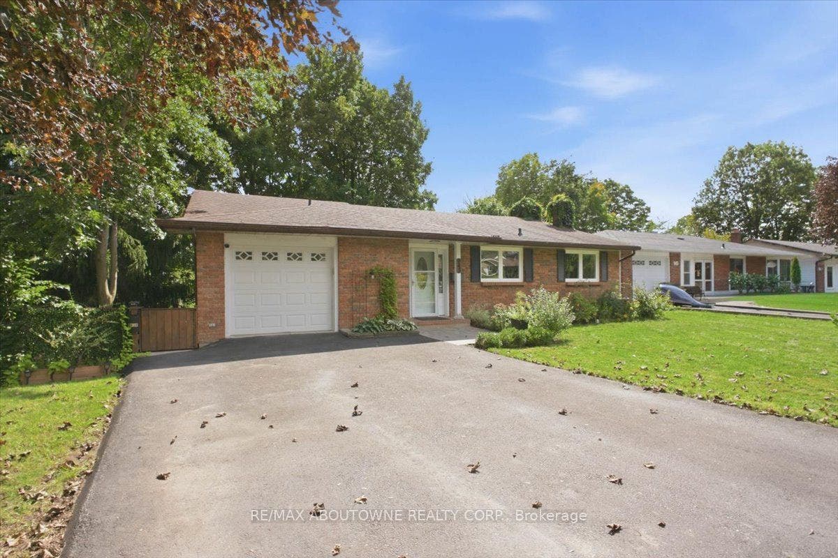 943 Mayfair Crescent, Kingston, Frontenac ON K7M 5S5 943 Mayfair Crescent, Kingston, Frontenac ON K7M 5S5