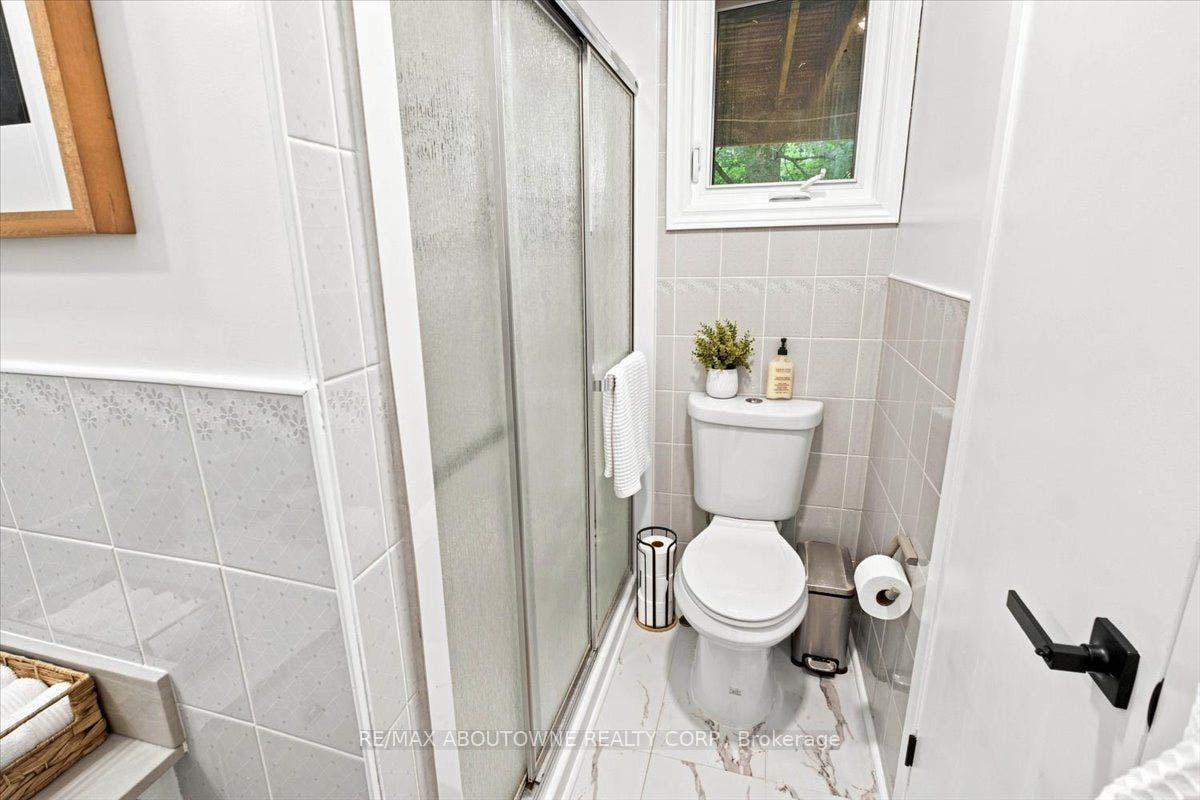 943 Mayfair Crescent, Kingston, Frontenac ON K7M 5S5 943 Mayfair Crescent, Kingston, Frontenac ON K7M 5S5