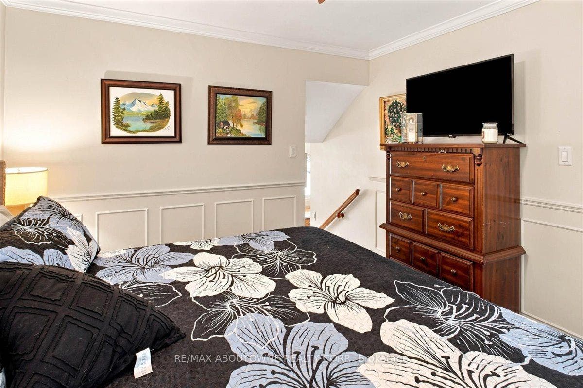 943 Mayfair Crescent, Kingston, Frontenac ON K7M 5S5 943 Mayfair Crescent, Kingston, Frontenac ON K7M 5S5