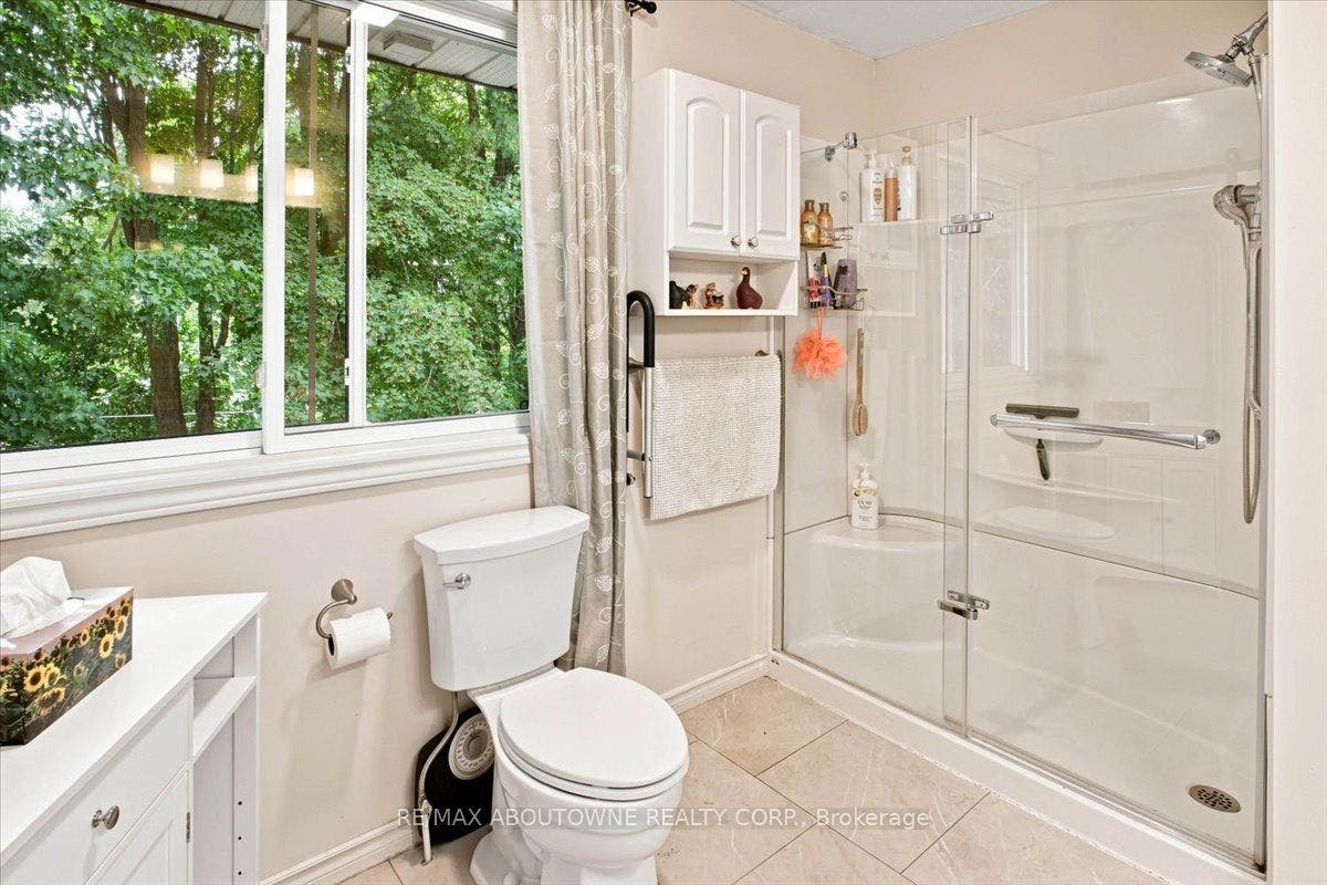 943 Mayfair Crescent, Kingston, Frontenac ON K7M 5S5 943 Mayfair Crescent, Kingston, Frontenac ON K7M 5S5