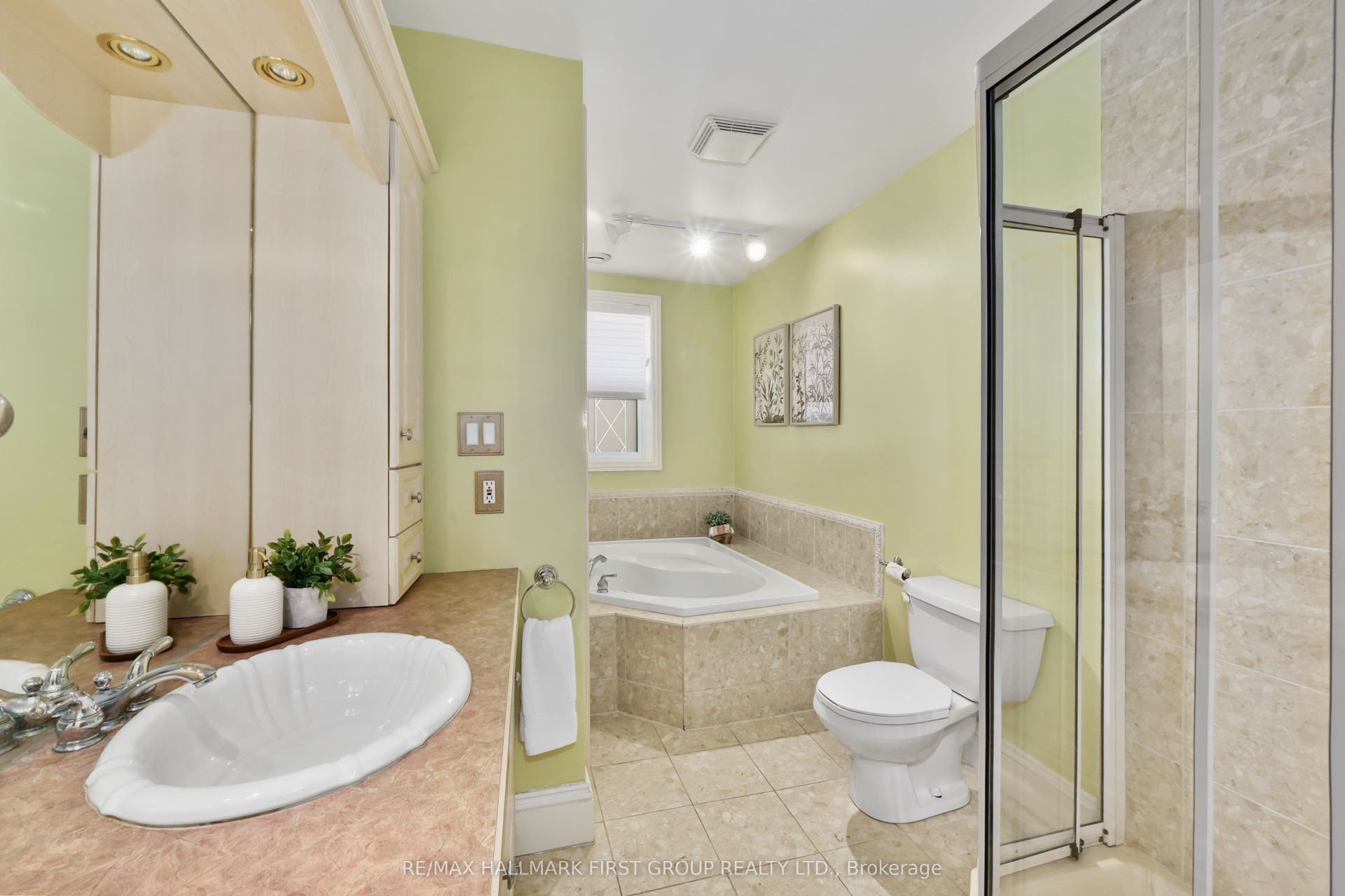 19 King Street W, #202, Cobourg, Northumberland ON K9A 2M1