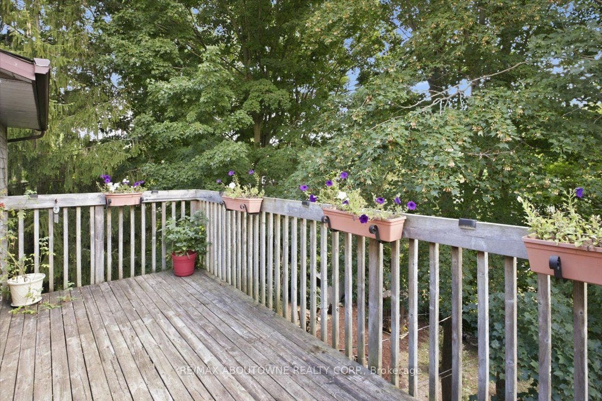 943 Mayfair Crescent, Kingston, Frontenac ON K7M 5S5 943 Mayfair Crescent, Kingston, Frontenac ON K7M 5S5