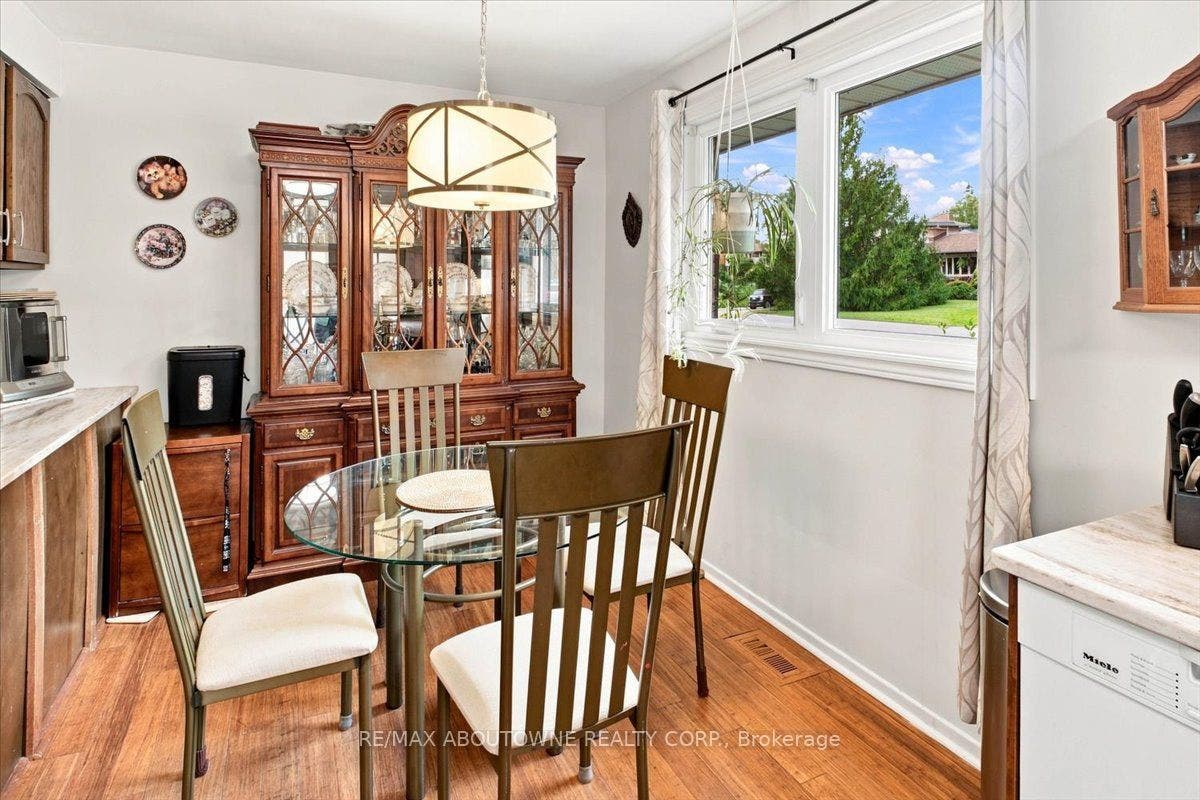 943 Mayfair Crescent, Kingston, Frontenac ON K7M 5S5 943 Mayfair Crescent, Kingston, Frontenac ON K7M 5S5