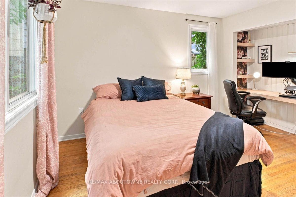 943 Mayfair Crescent, Kingston, Frontenac ON K7M 5S5 943 Mayfair Crescent, Kingston, Frontenac ON K7M 5S5