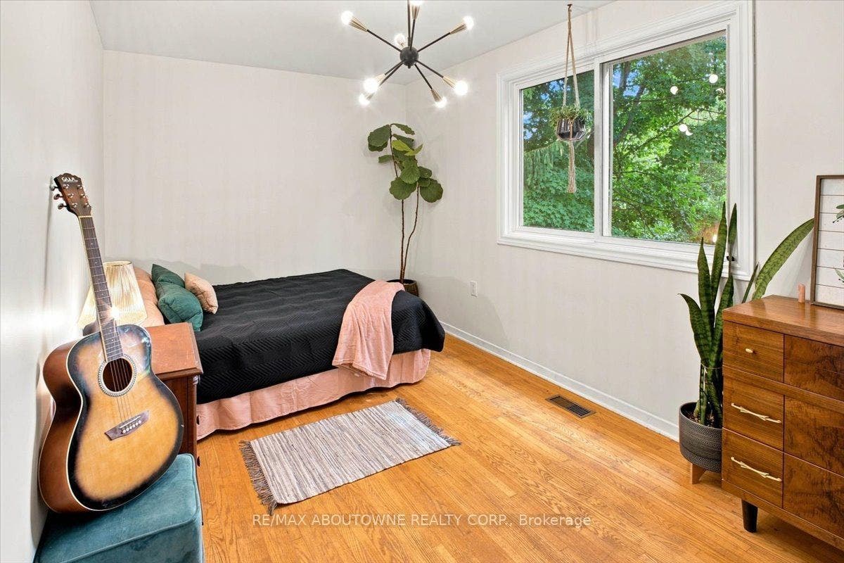 943 Mayfair Crescent, Kingston, Frontenac ON K7M 5S5 943 Mayfair Crescent, Kingston, Frontenac ON K7M 5S5