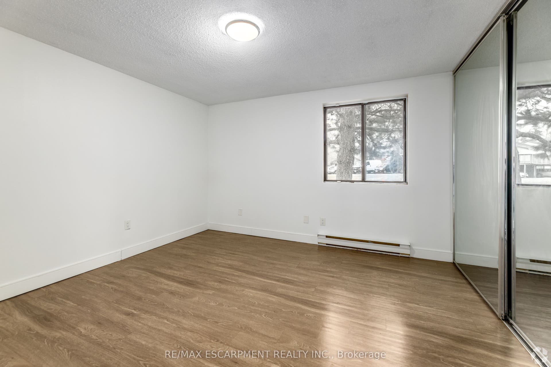 565 Belmont Avenue W, #0033, Kitchener, Waterloo ON N2M 5E7 Bedroom