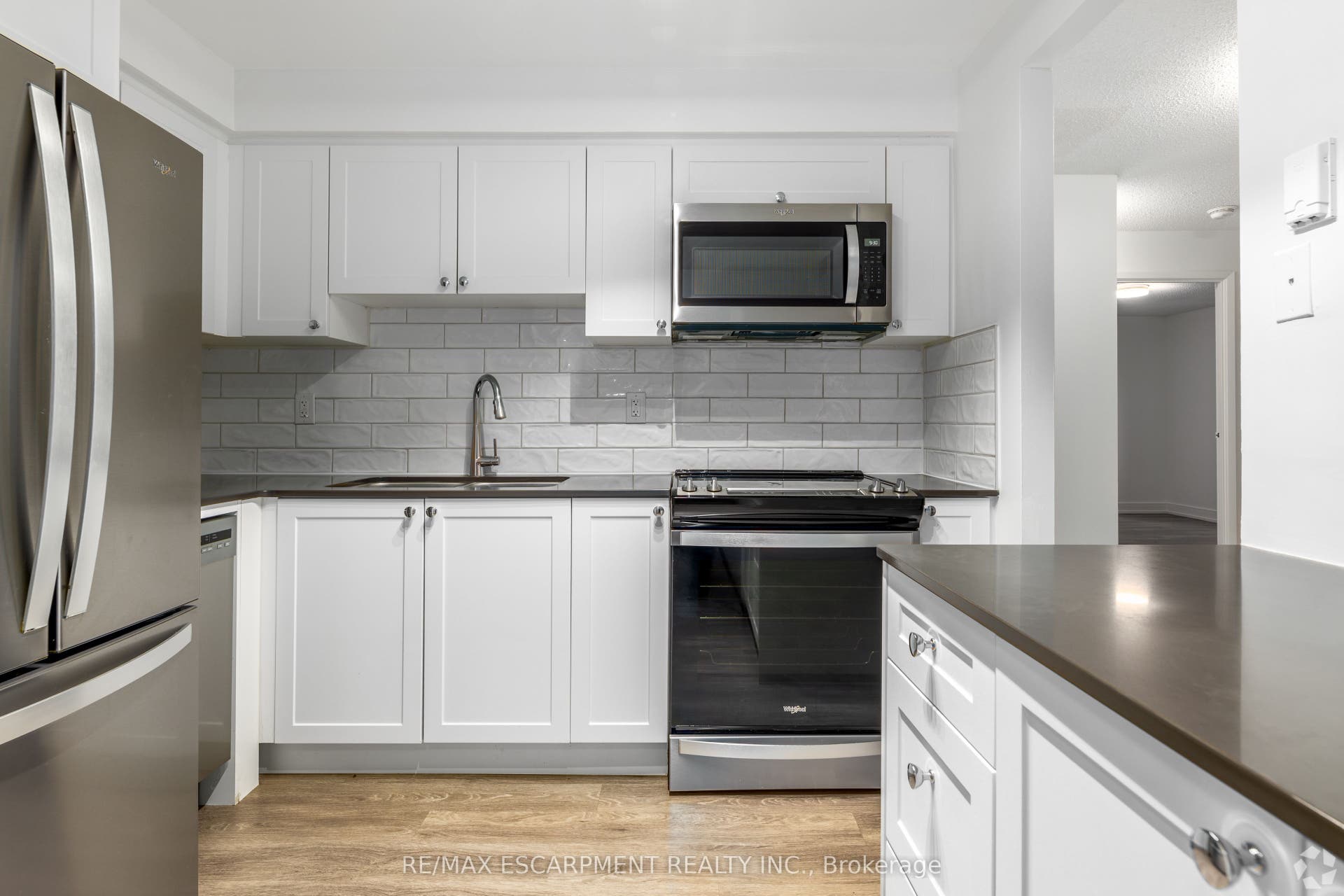 565 Belmont Avenue W, #0033, Kitchener, Waterloo ON N2M 5E7 Kitchen