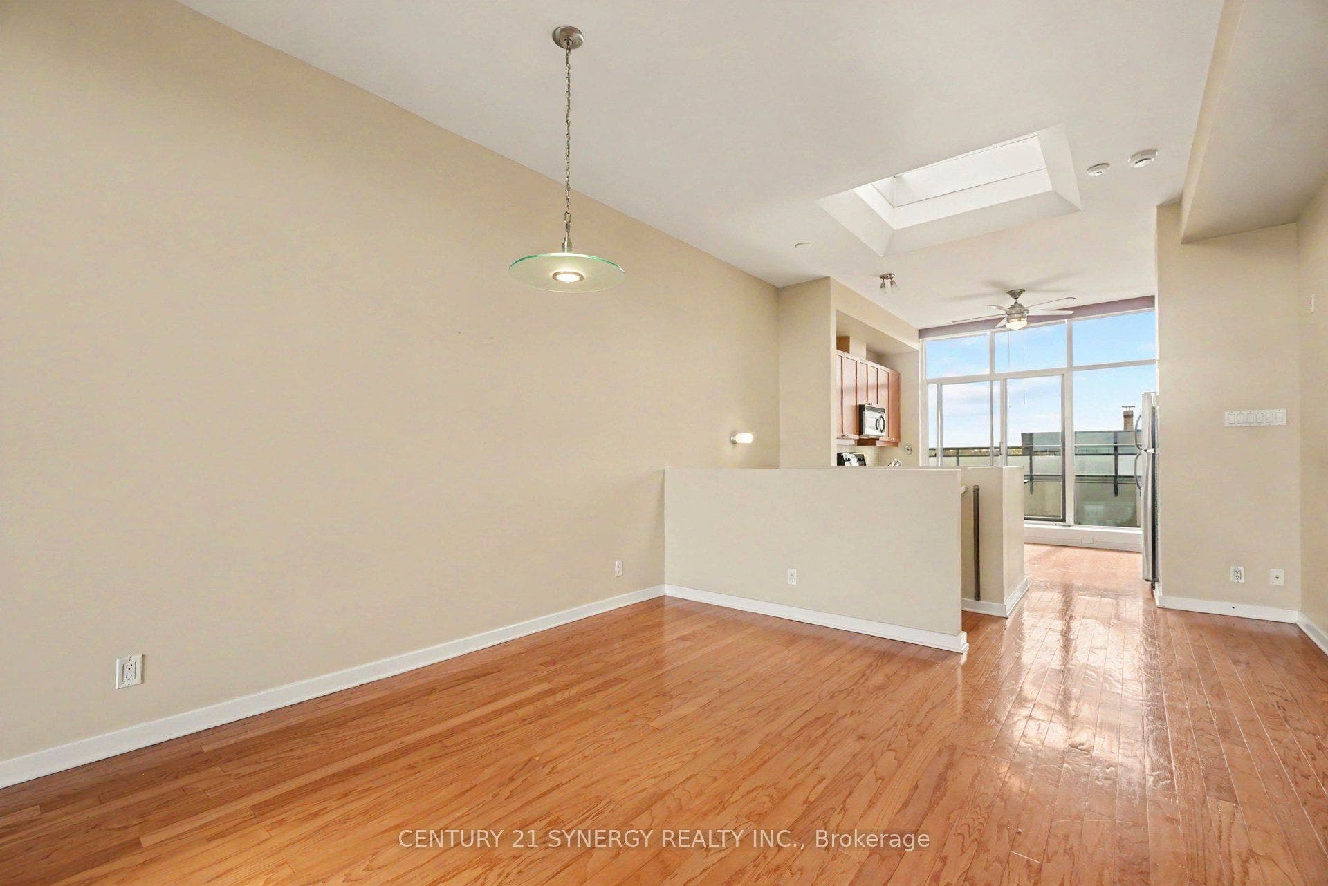 150 Caroline Avenue, #PH4, Tunneys Pasture And Ottawa West, Ottawa ON K1Y 4X8 Skylight above stairwell
