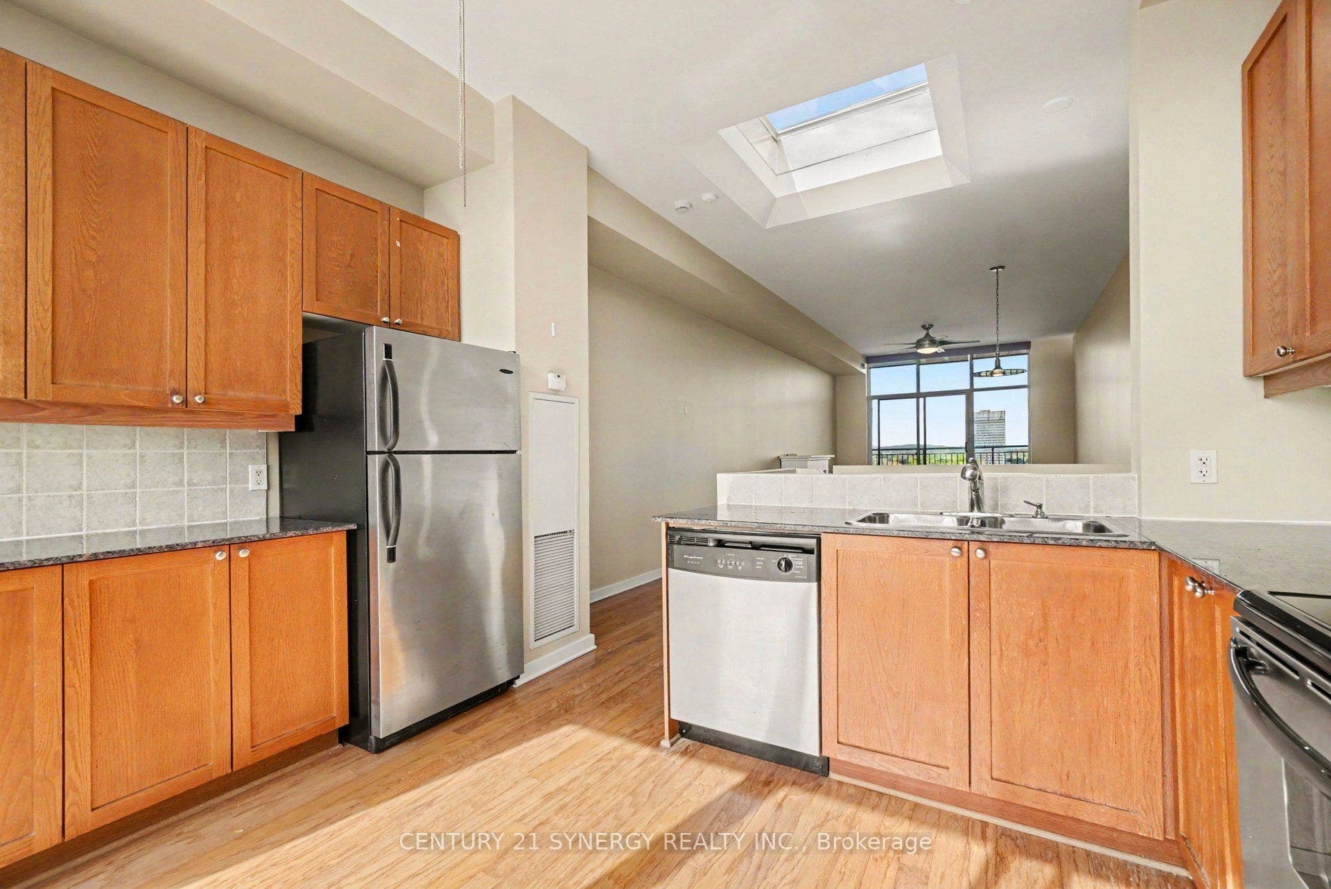 150 Caroline Avenue, #PH4, Tunneys Pasture And Ottawa West, Ottawa ON K1Y 4X8 Skylight above stairwell