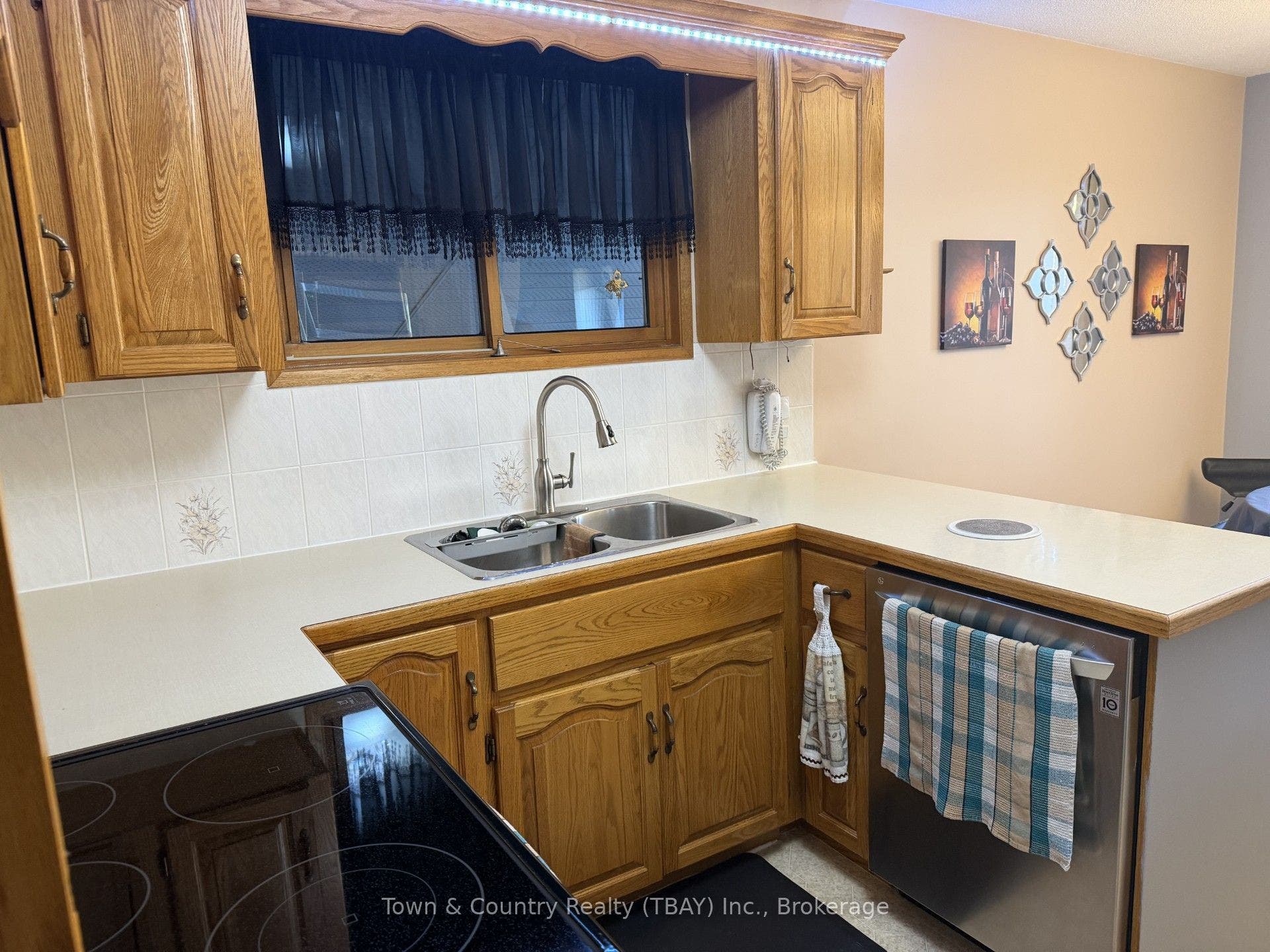 255 London Drive, Thunder Bay, Thunder Bay ON P7A 7Z6