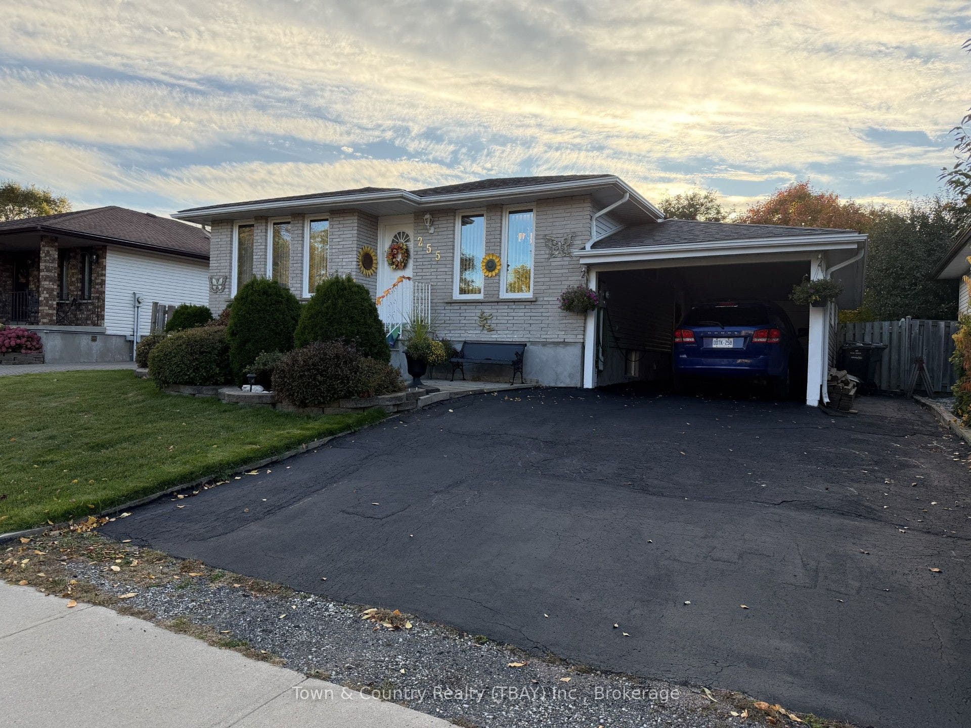 255 London Drive, Thunder Bay, Thunder Bay ON P7A 7Z6