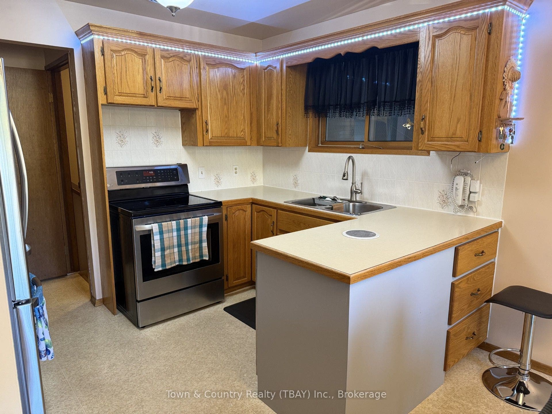 255 London Drive, Thunder Bay, Thunder Bay ON P7A 7Z6