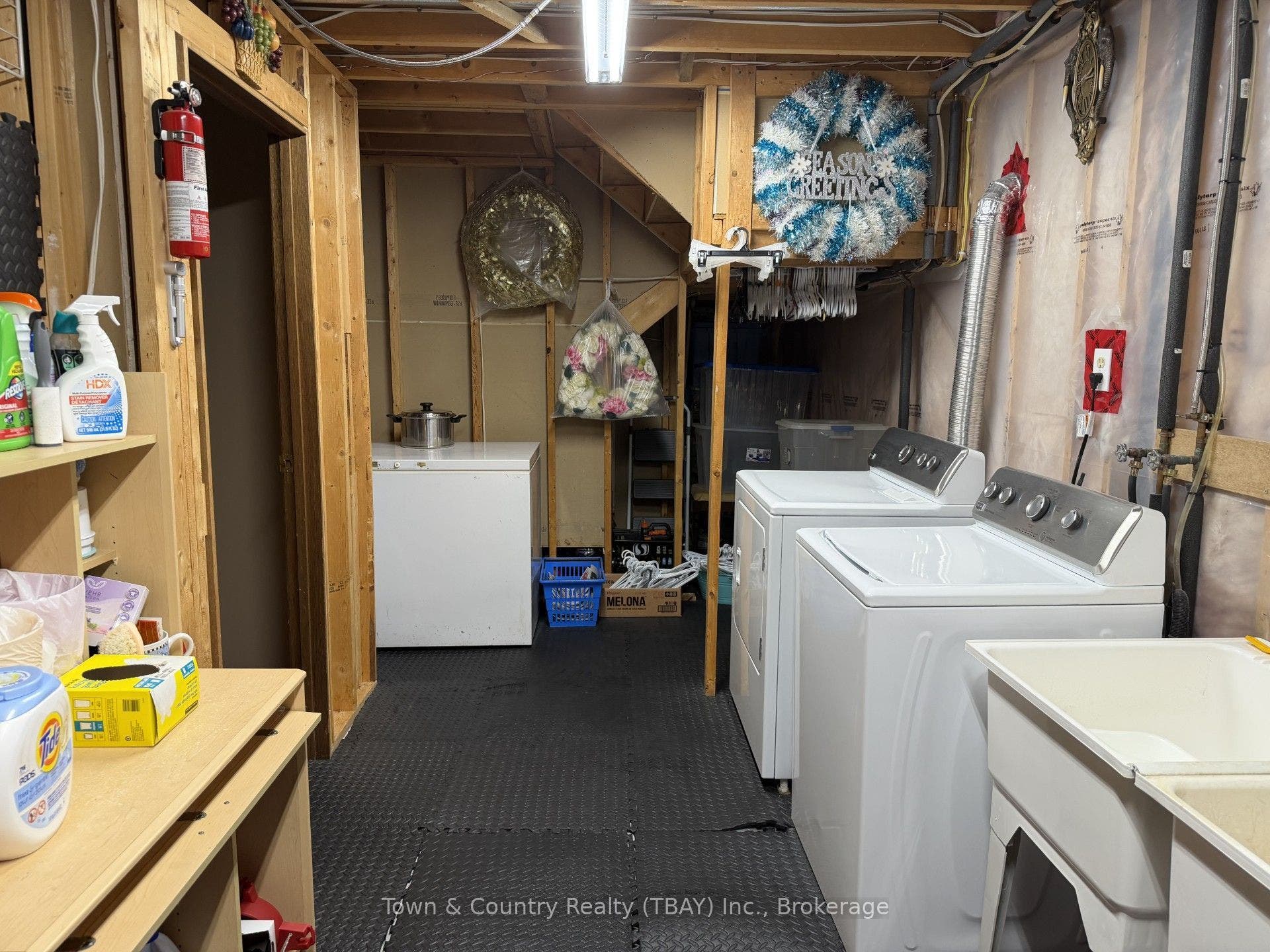 255 London Drive, Thunder Bay, Thunder Bay ON P7A 7Z6