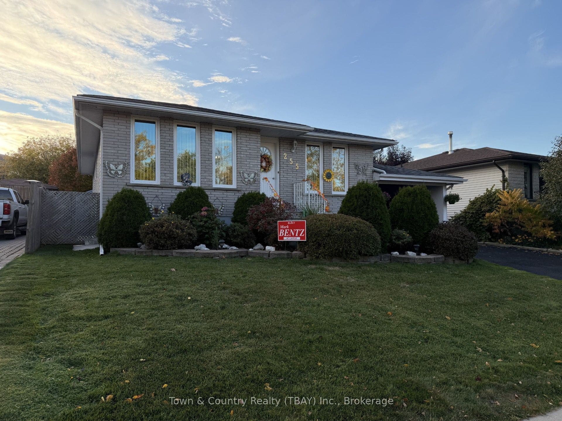 255 London Drive, Thunder Bay, Thunder Bay ON P7A 7Z6