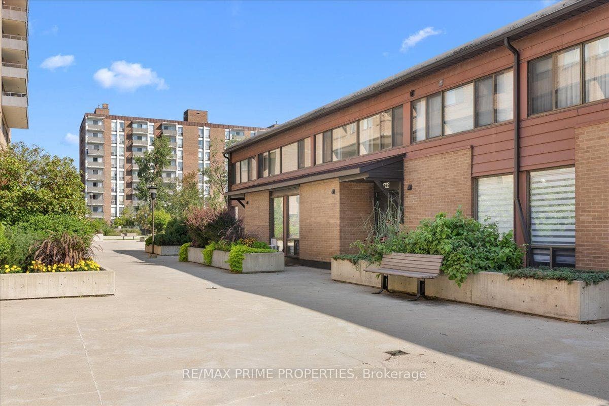 525 St. Laurent Boulevard, #4, Manor Park - Cardinal Glen And Area, Ottawa ON K1K 2Z9 525 St. Laurent Boulevard, #4, Manor Park - Cardinal Glen And Area, Ottawa ON K1K 2Z9
