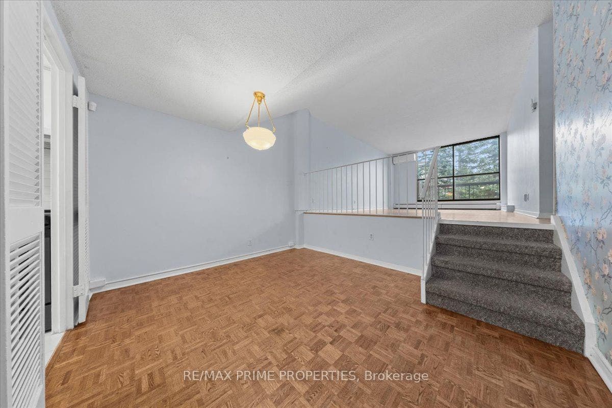525 St. Laurent Boulevard, #4, Manor Park - Cardinal Glen And Area, Ottawa ON K1K 2Z9 525 St. Laurent Boulevard, #4, Manor Park - Cardinal Glen And Area, Ottawa ON K1K 2Z9