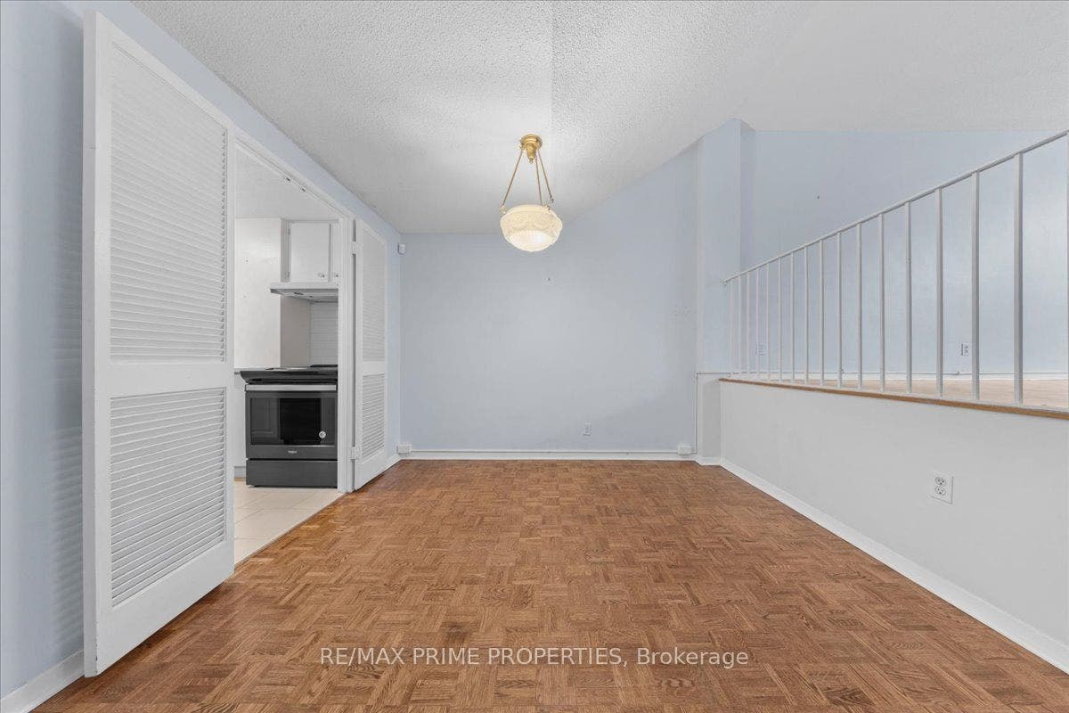 525 St. Laurent Boulevard, #4, Manor Park - Cardinal Glen And Area, Ottawa ON K1K 2Z9 525 St. Laurent Boulevard, #4, Manor Park - Cardinal Glen And Area, Ottawa ON K1K 2Z9