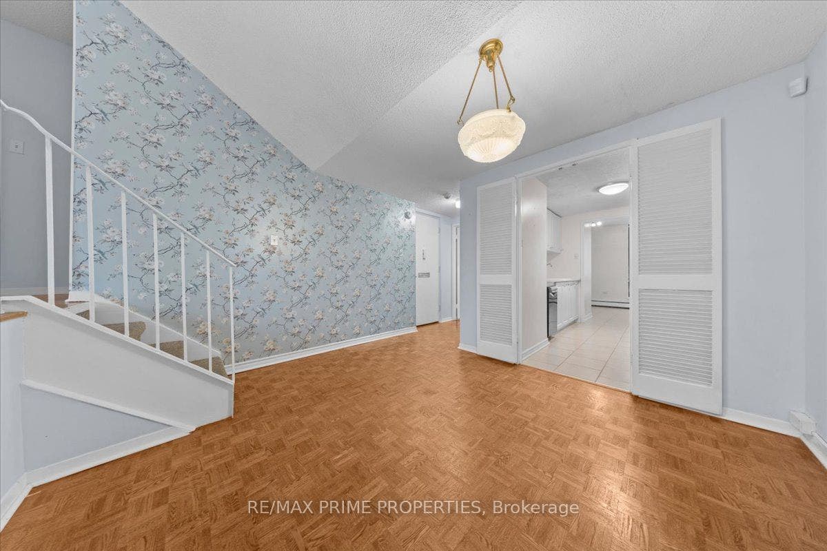 525 St. Laurent Boulevard, #4, Manor Park - Cardinal Glen And Area, Ottawa ON K1K 2Z9 525 St. Laurent Boulevard, #4, Manor Park - Cardinal Glen And Area, Ottawa ON K1K 2Z9