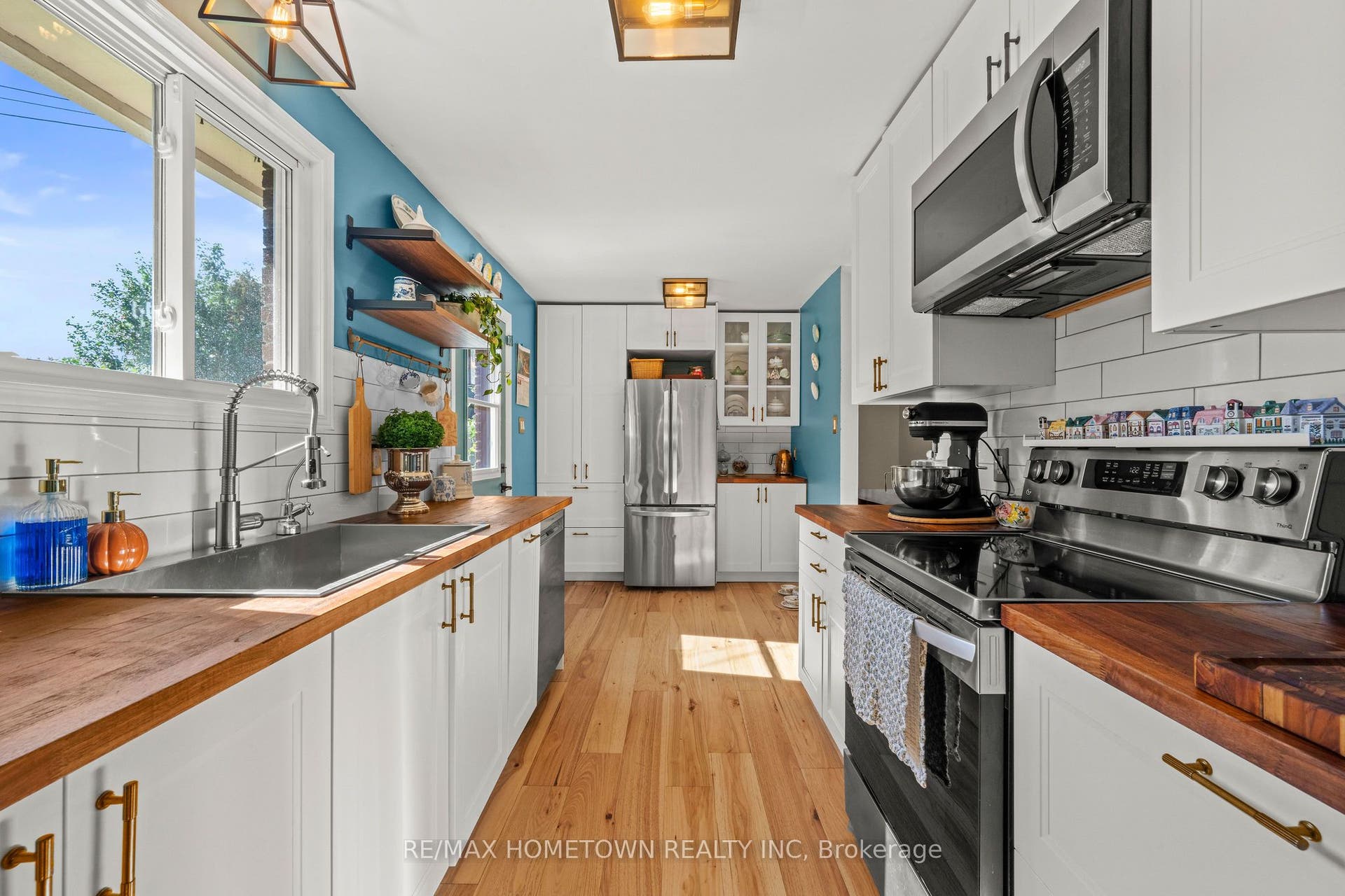 Built in pantry/ storage