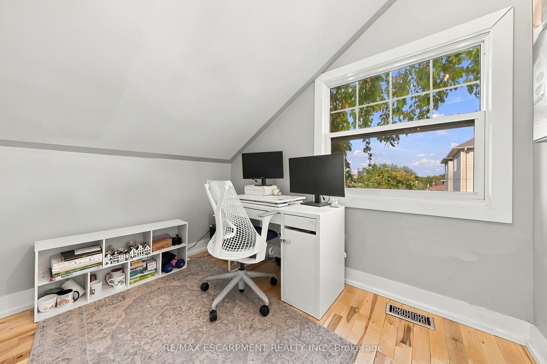 Bedroom or an office!