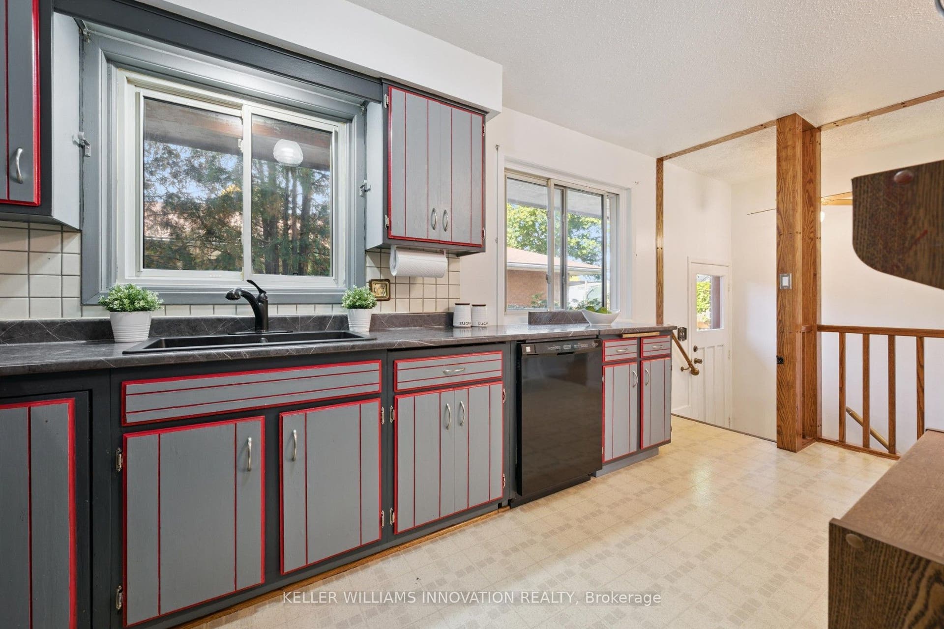 128 Briar Knoll Drive, Kitchener, Waterloo ON N2E 2B8