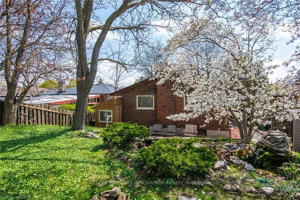 128 Briar Knoll Drive, Kitchener, Waterloo ON N2E 2B8