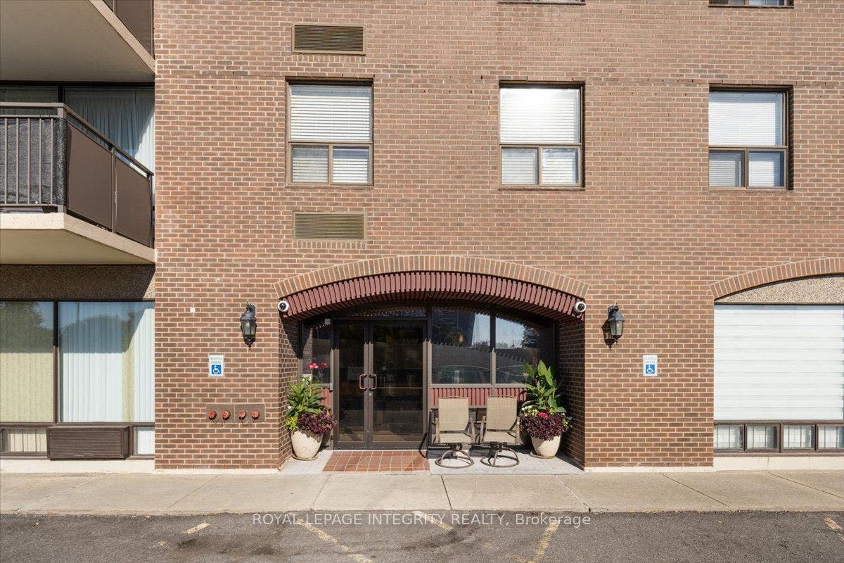 1190 Richmond Road, #703, Woodroffe, Ottawa ON K2B 8J3