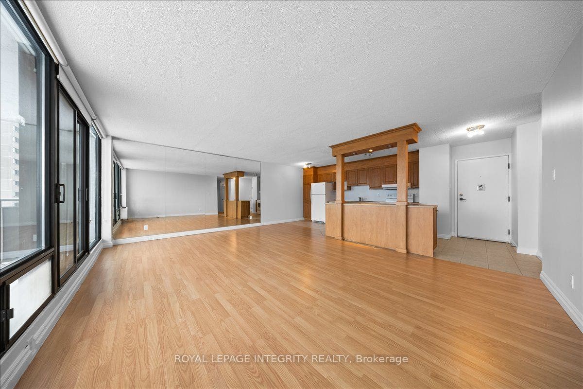 1190 Richmond Road, #703, Woodroffe, Ottawa ON K2B 8J3