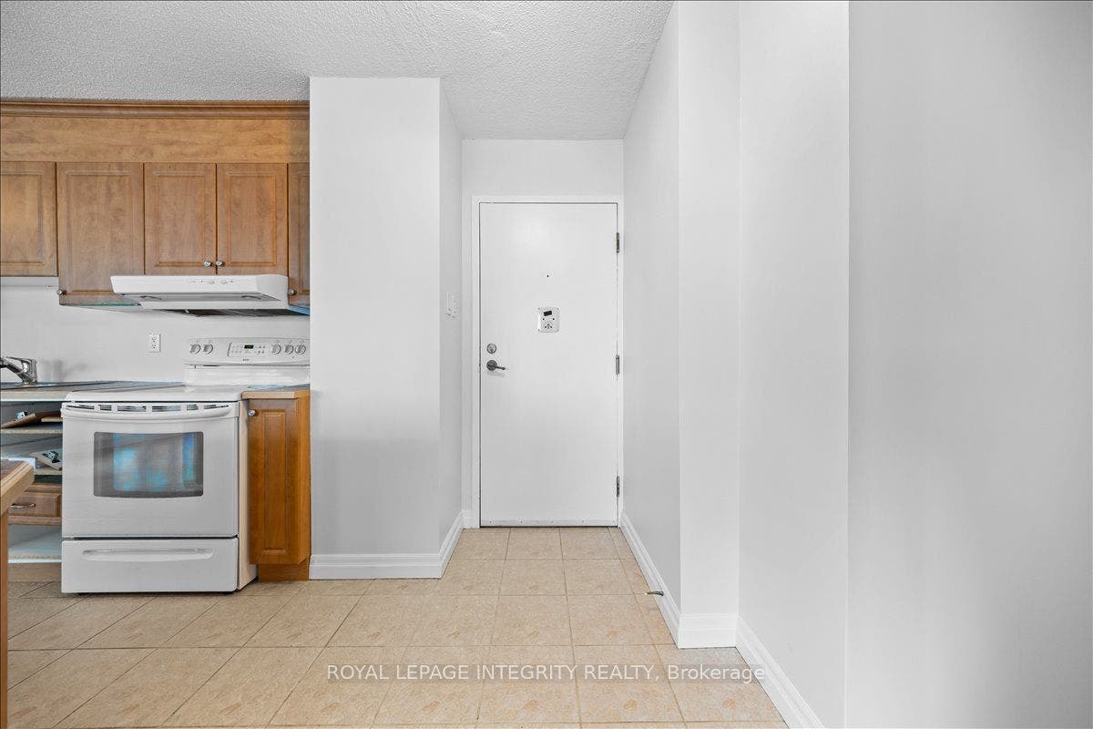 1190 Richmond Road, #703, Woodroffe, Ottawa ON K2B 8J3
