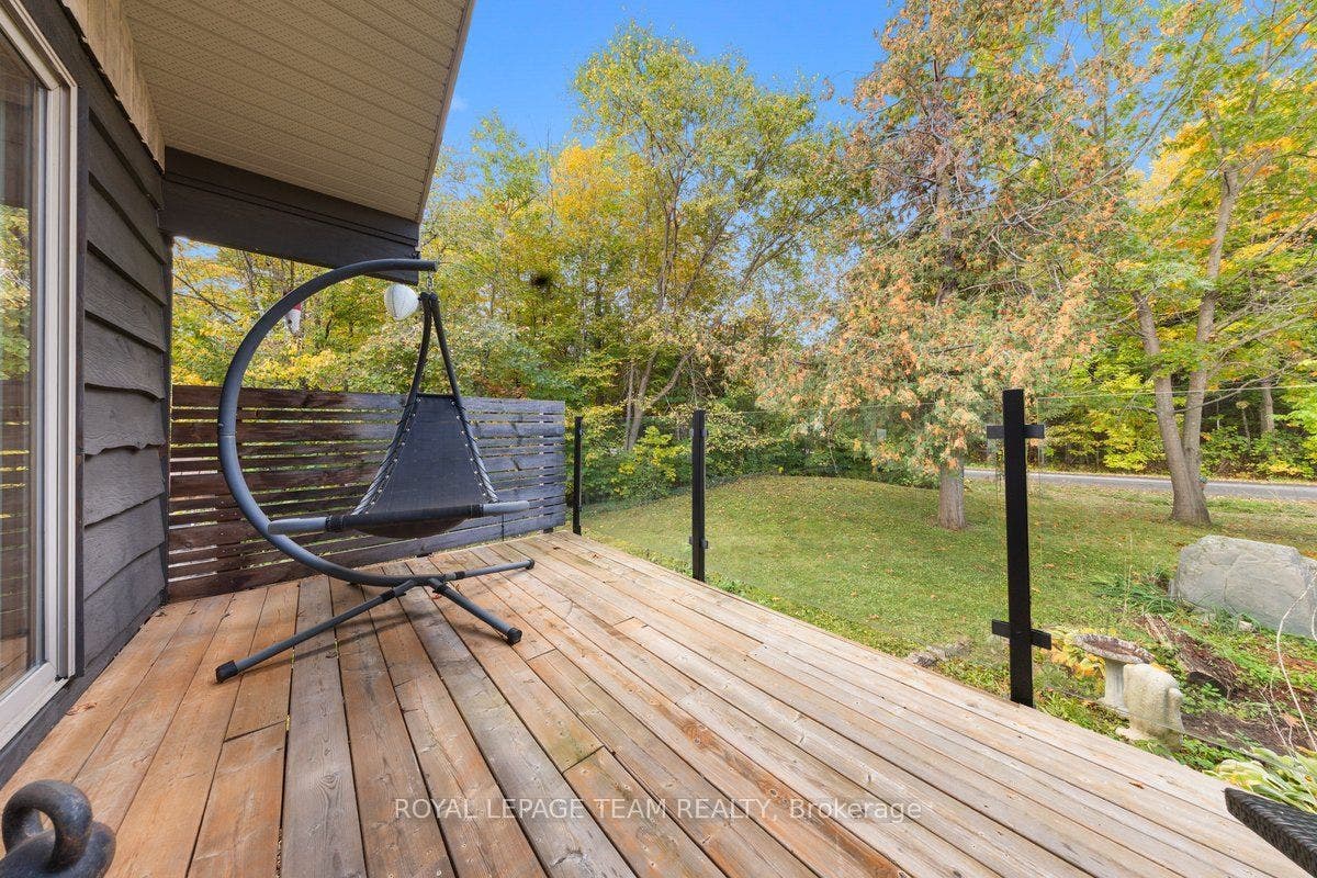 4980 Opeongo Road, Constance Bay - Dunrobin - Kilmaurs - Woodlawn, Ottawa ON K0A 3M0 Lounge area out front
