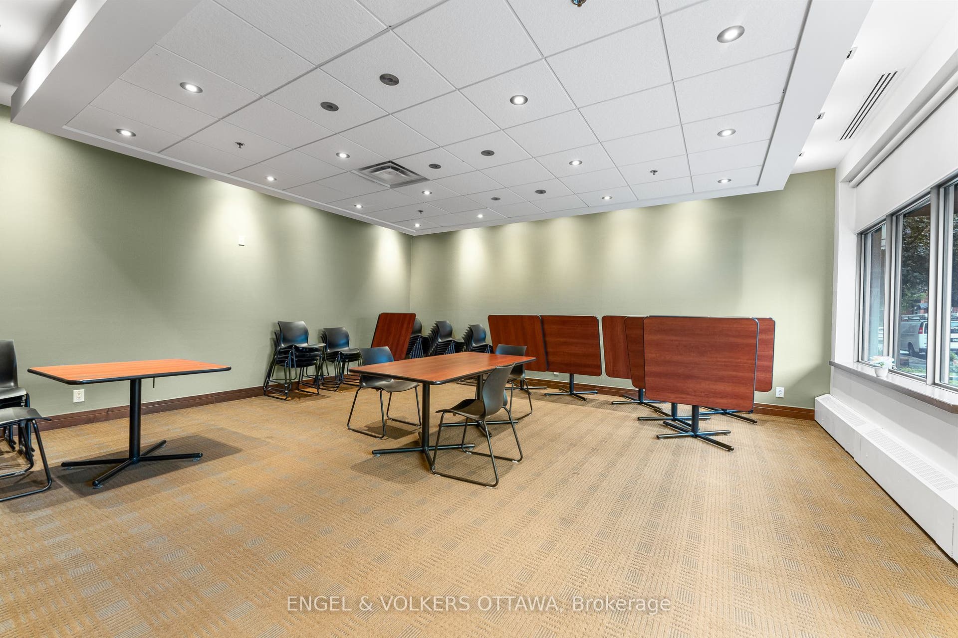 320 Mcleod Street, #102, Ottawa Centre, Ottawa ON K2P 1A3