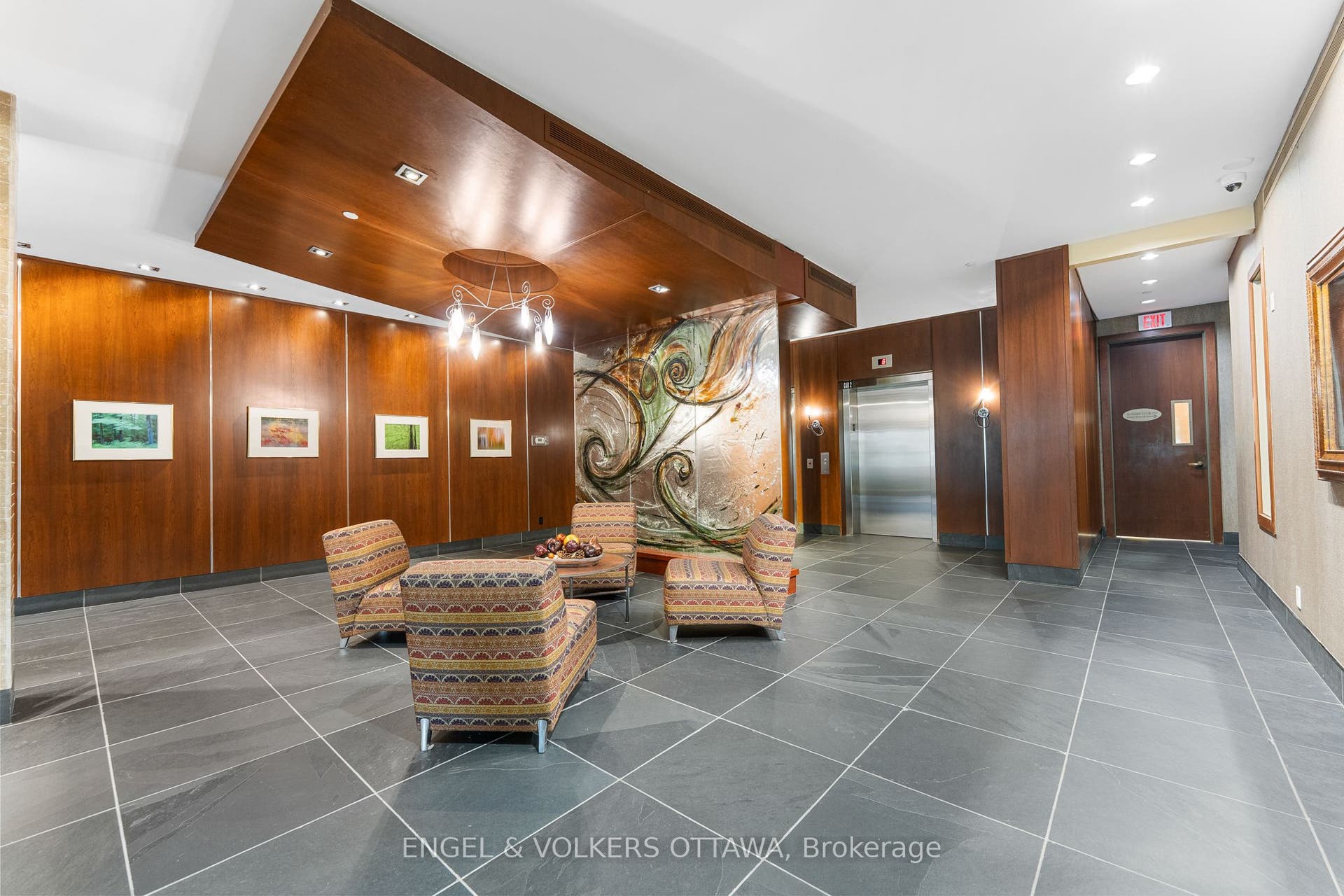 320 Mcleod Street, #102, Ottawa Centre, Ottawa ON K2P 1A3