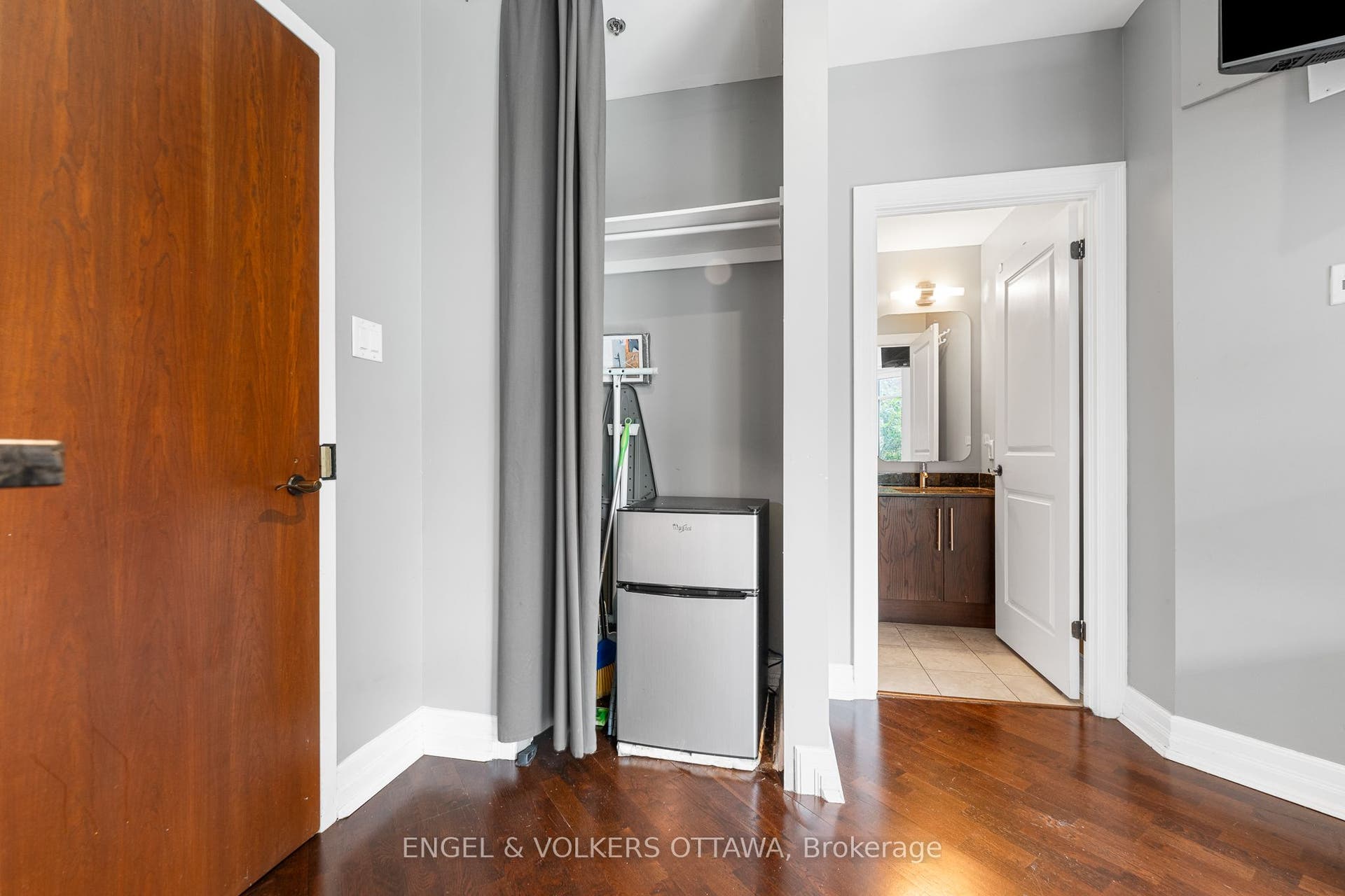 320 Mcleod Street, #102, Ottawa Centre, Ottawa ON K2P 1A3