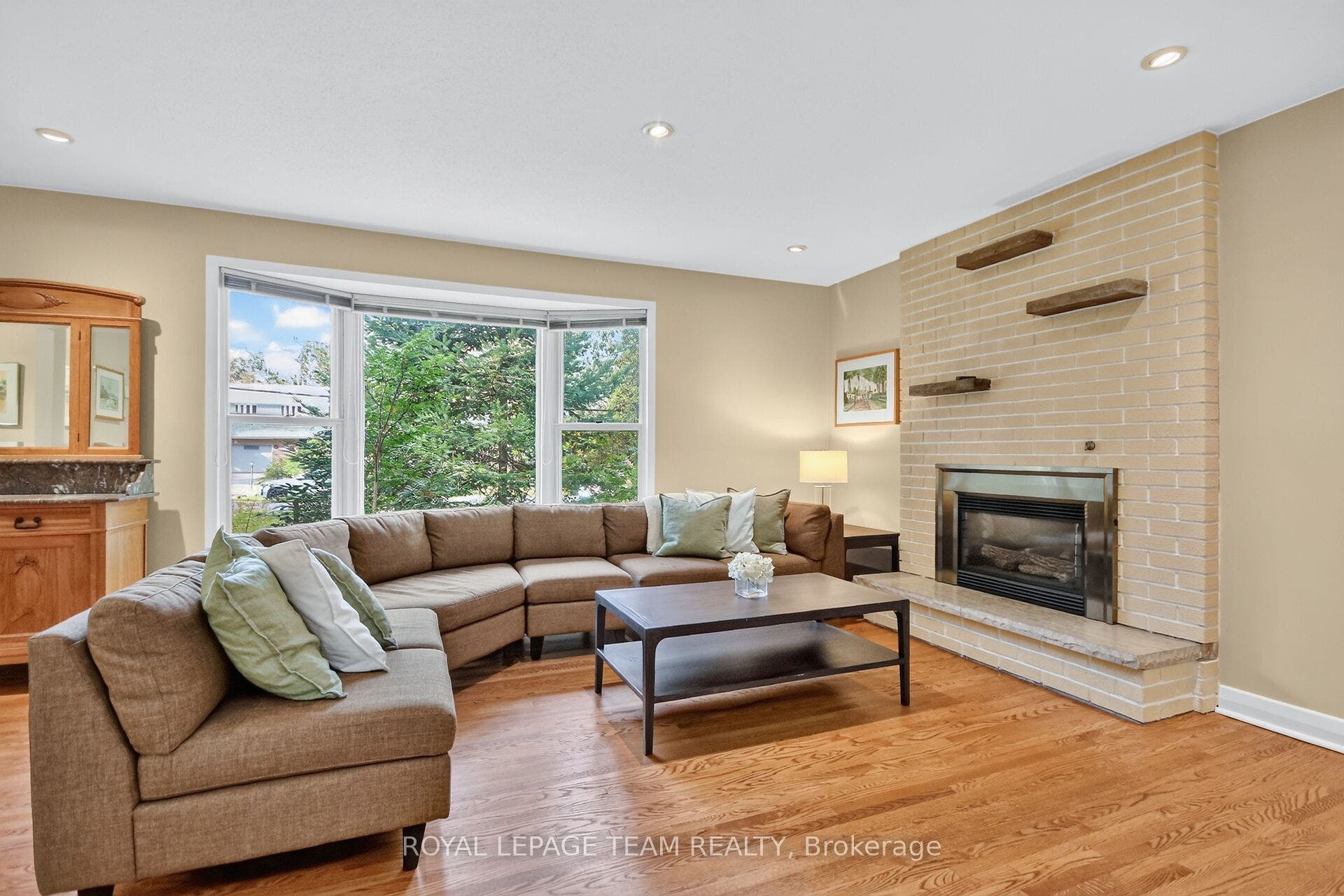 20 Gervin Street, Tanglewood - Grenfell Glen - Pineglen, Ottawa ON K2G 0J8
