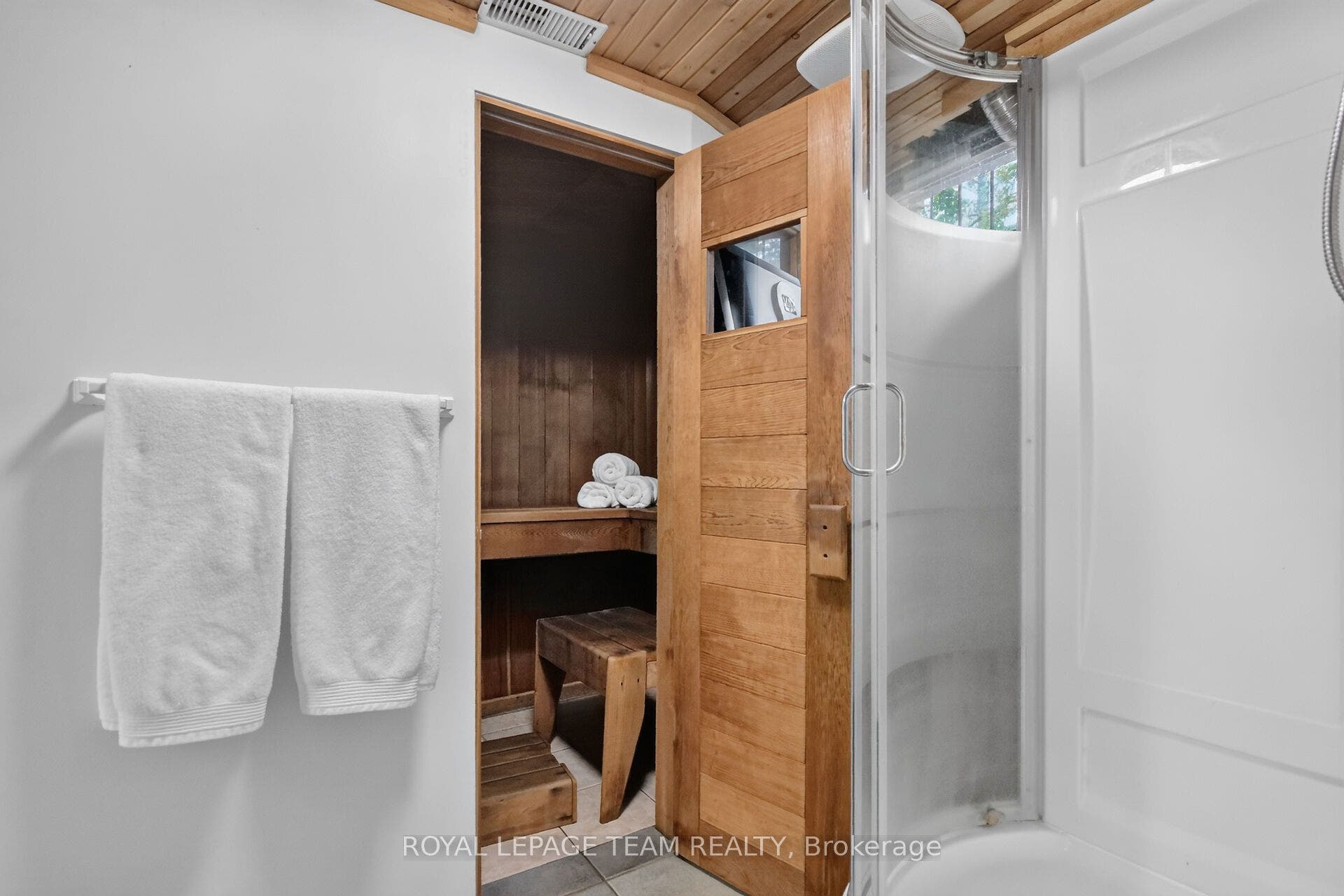 20 Gervin Street, Tanglewood - Grenfell Glen - Pineglen, Ottawa ON K2G 0J8