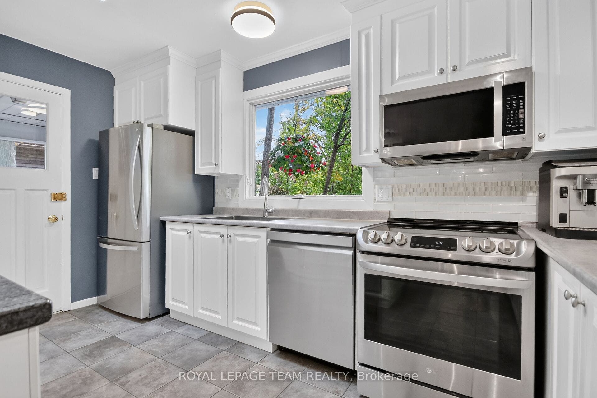 20 Gervin Street, Tanglewood - Grenfell Glen - Pineglen, Ottawa ON K2G 0J8