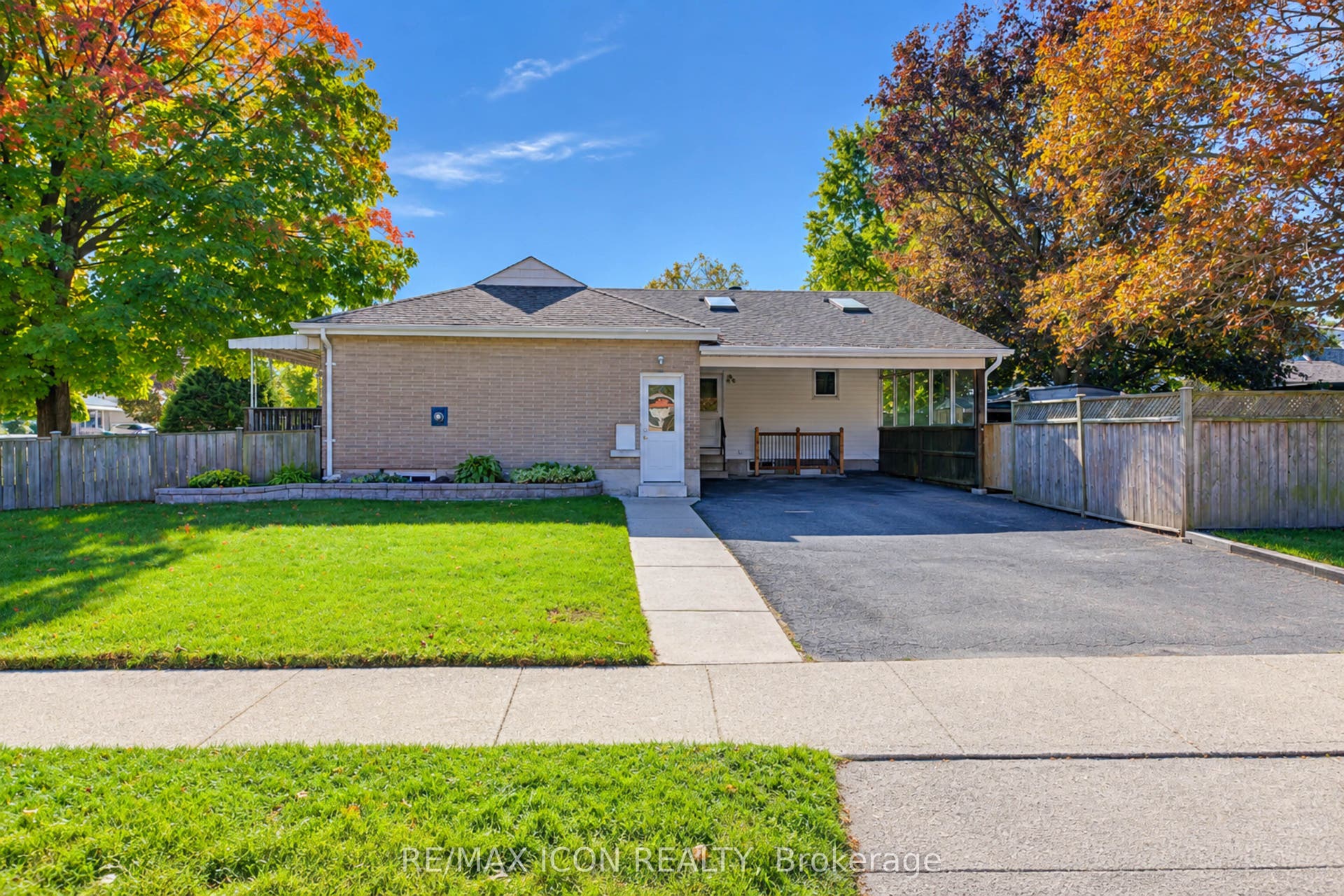64 Lowrey Avenue S, Cambridge, Waterloo ON N1R 4Z8 64 Lowrey Avenue S, Cambridge, Waterloo ON N1R 4Z8