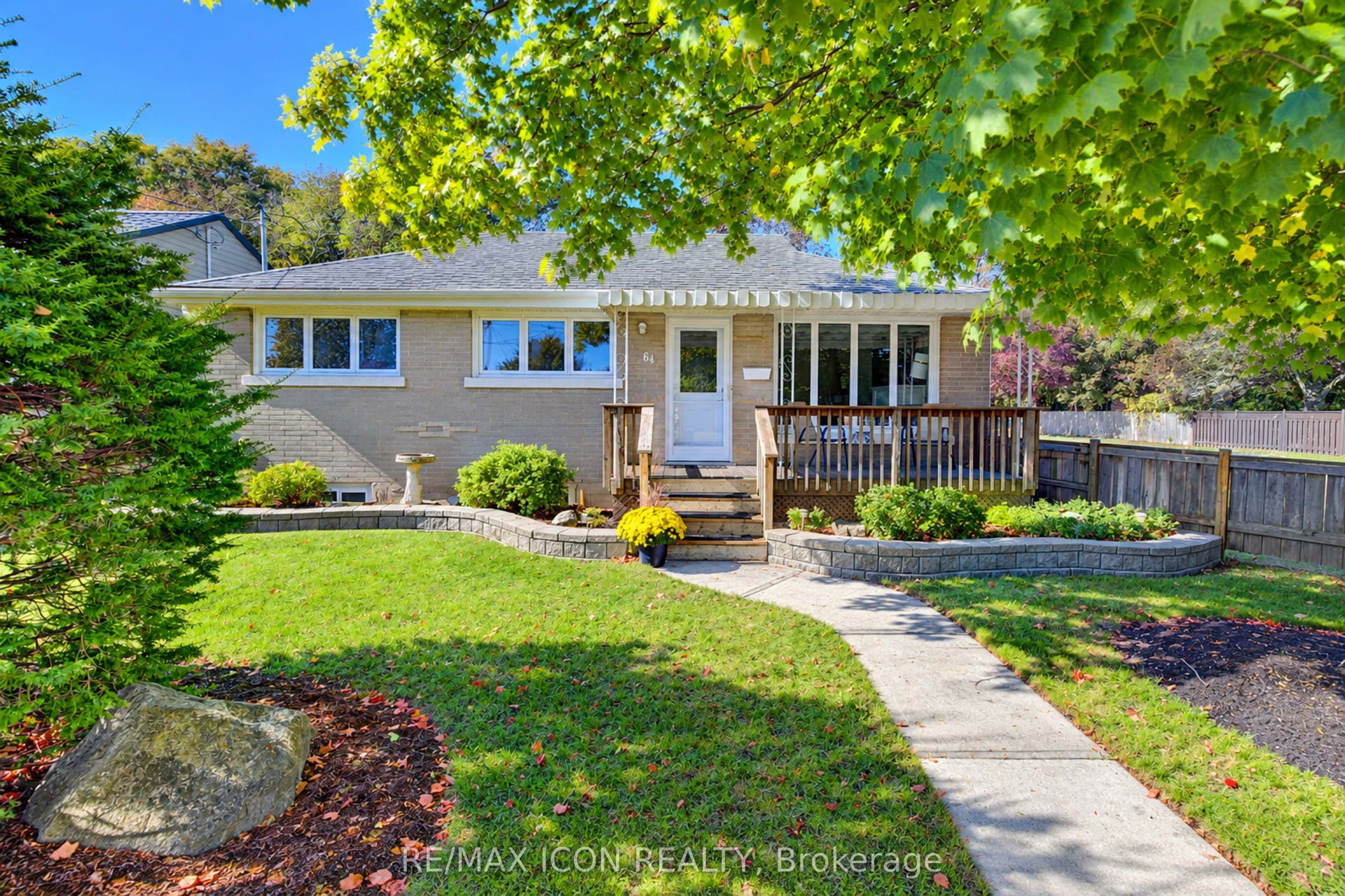 64 Lowrey Avenue S, Cambridge, Waterloo ON N1R 4Z8 64 Lowrey Avenue S, Cambridge, Waterloo ON N1R 4Z8