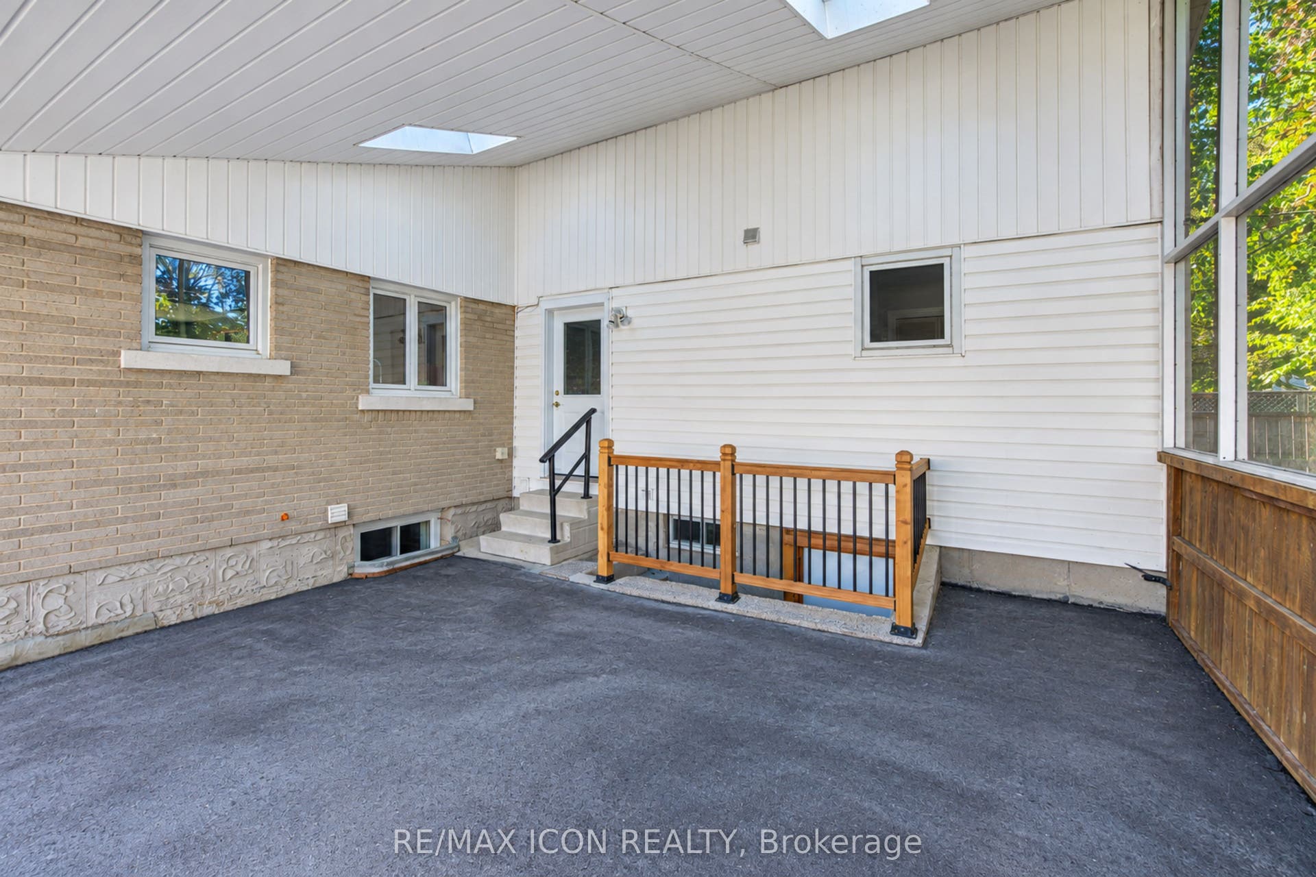 64 Lowrey Avenue S, Cambridge, Waterloo ON N1R 4Z8 64 Lowrey Avenue S, Cambridge, Waterloo ON N1R 4Z8