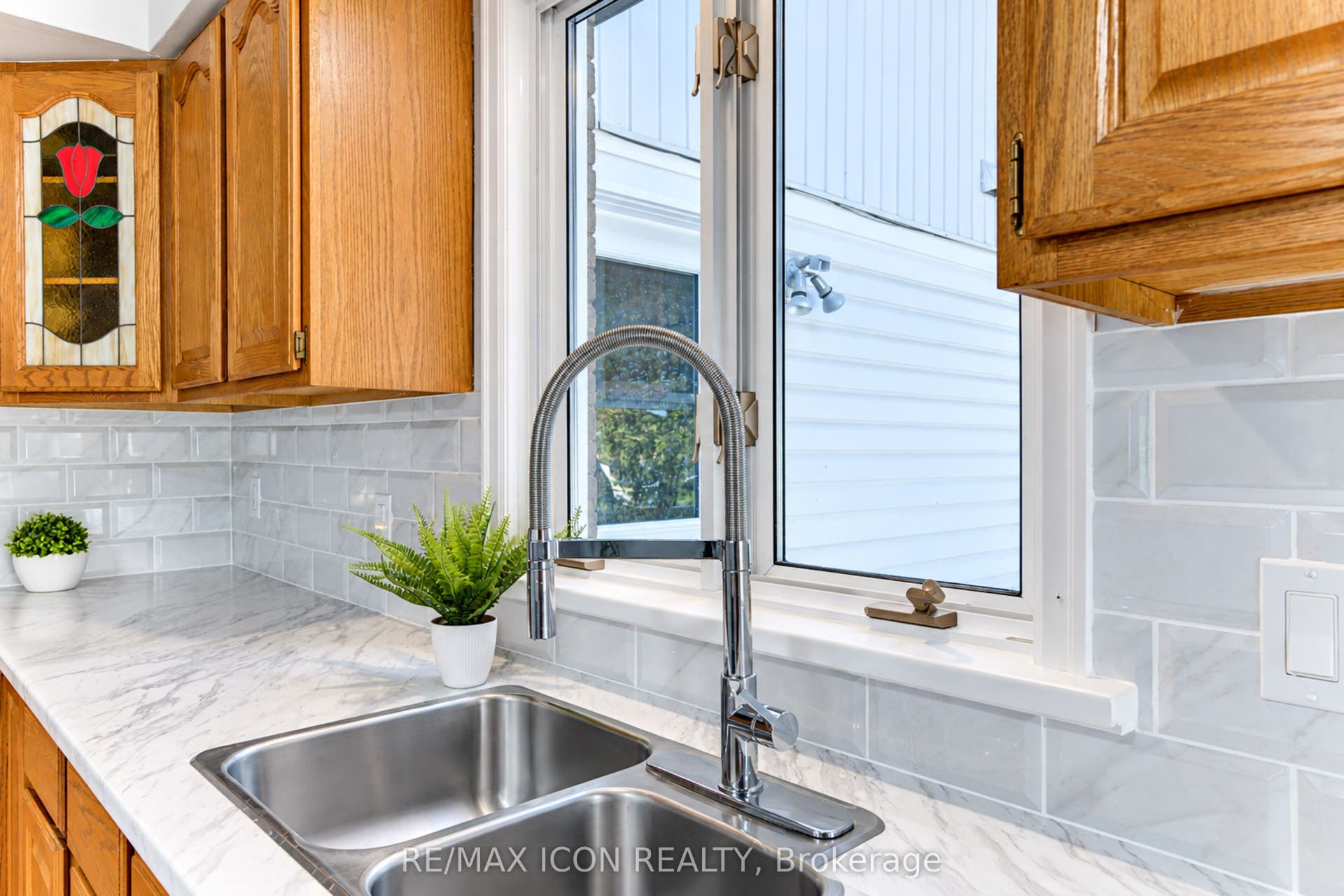 64 Lowrey Avenue S, Cambridge, Waterloo ON N1R 4Z8 64 Lowrey Avenue S, Cambridge, Waterloo ON N1R 4Z8