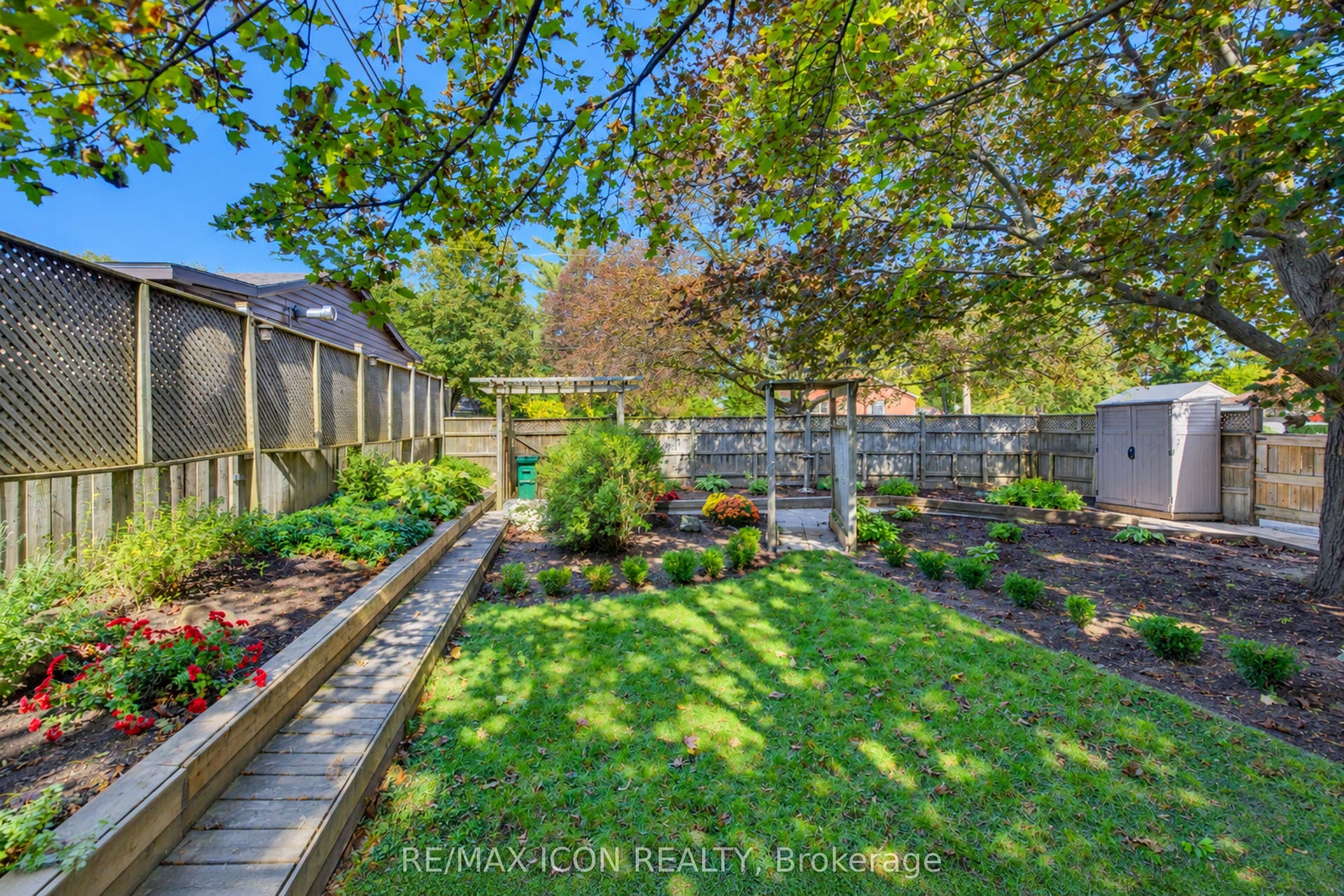 64 Lowrey Avenue S, Cambridge, Waterloo ON N1R 4Z8 64 Lowrey Avenue S, Cambridge, Waterloo ON N1R 4Z8