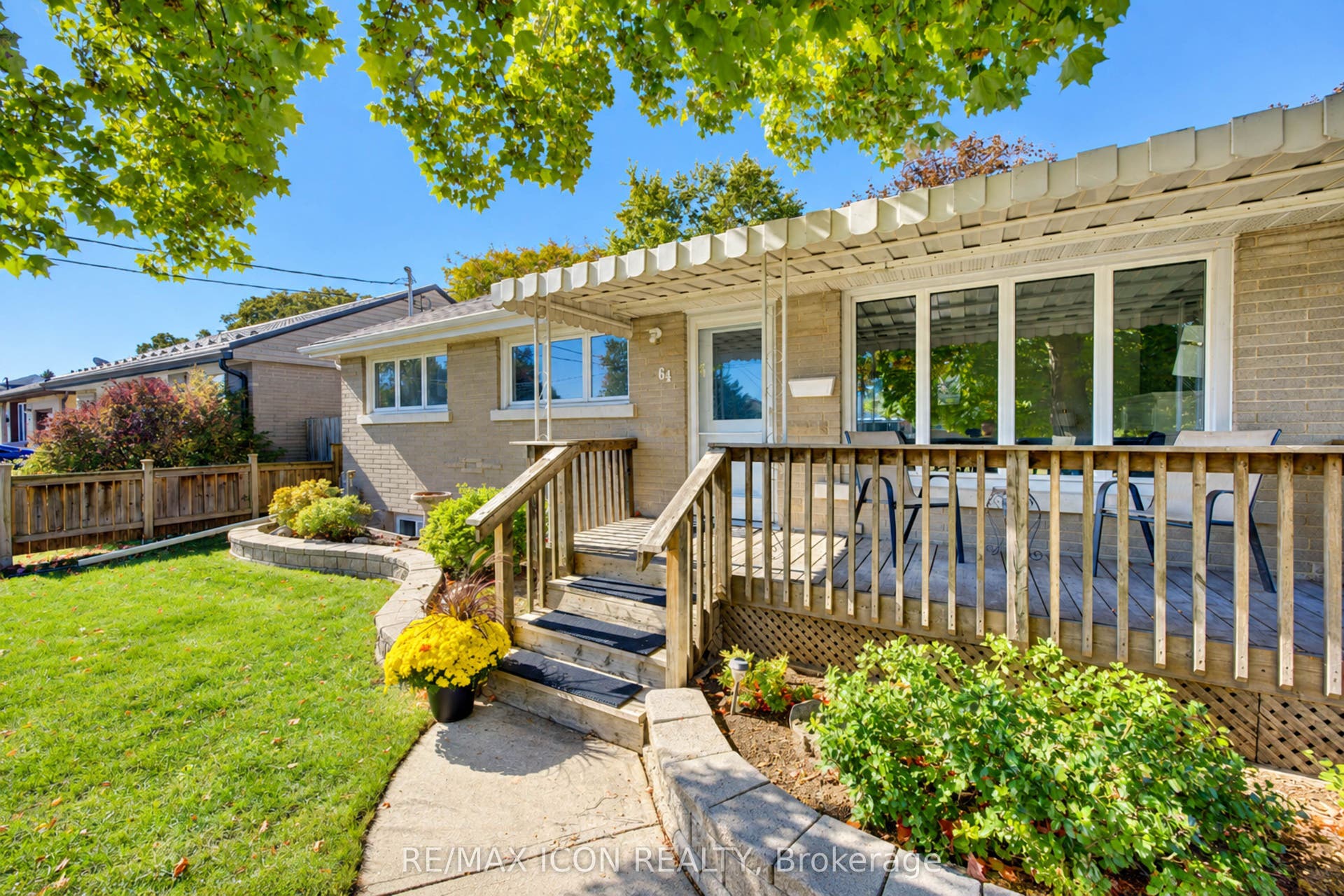 64 Lowrey Avenue S, Cambridge, Waterloo ON N1R 4Z8 64 Lowrey Avenue S, Cambridge, Waterloo ON N1R 4Z8
