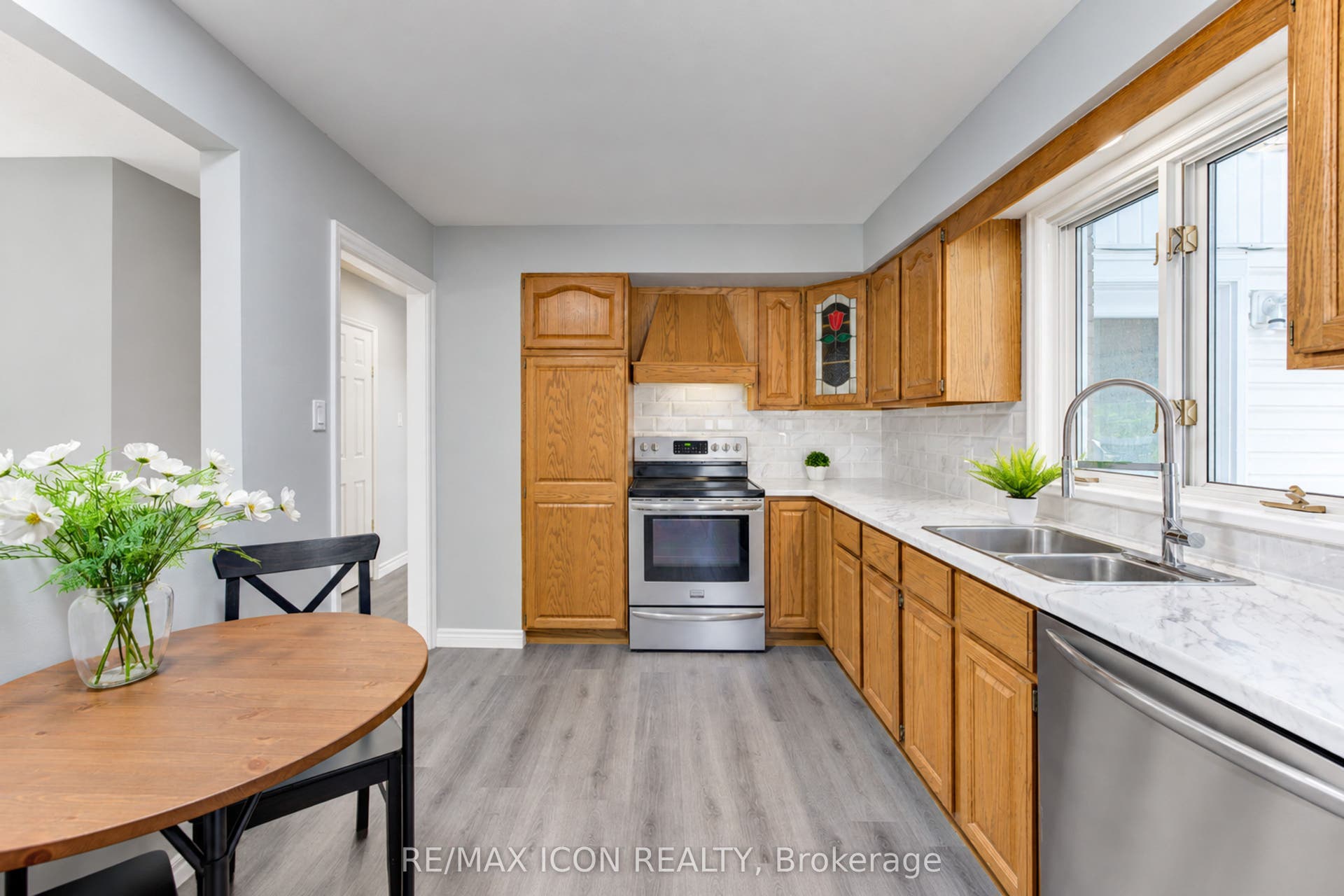 64 Lowrey Avenue S, Cambridge, Waterloo ON N1R 4Z8 64 Lowrey Avenue S, Cambridge, Waterloo ON N1R 4Z8