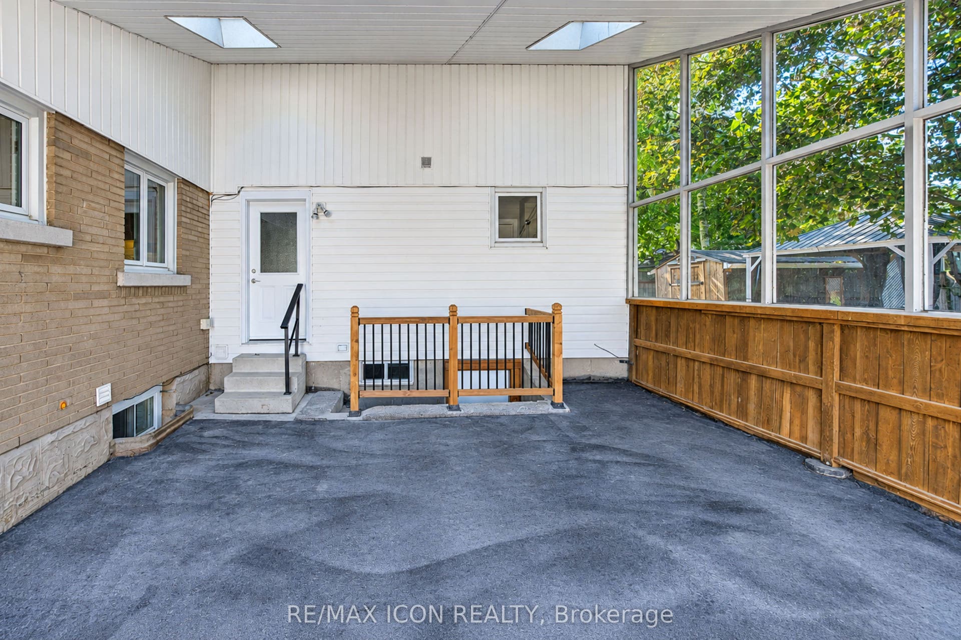 64 Lowrey Avenue S, Cambridge, Waterloo ON N1R 4Z8 64 Lowrey Avenue S, Cambridge, Waterloo ON N1R 4Z8