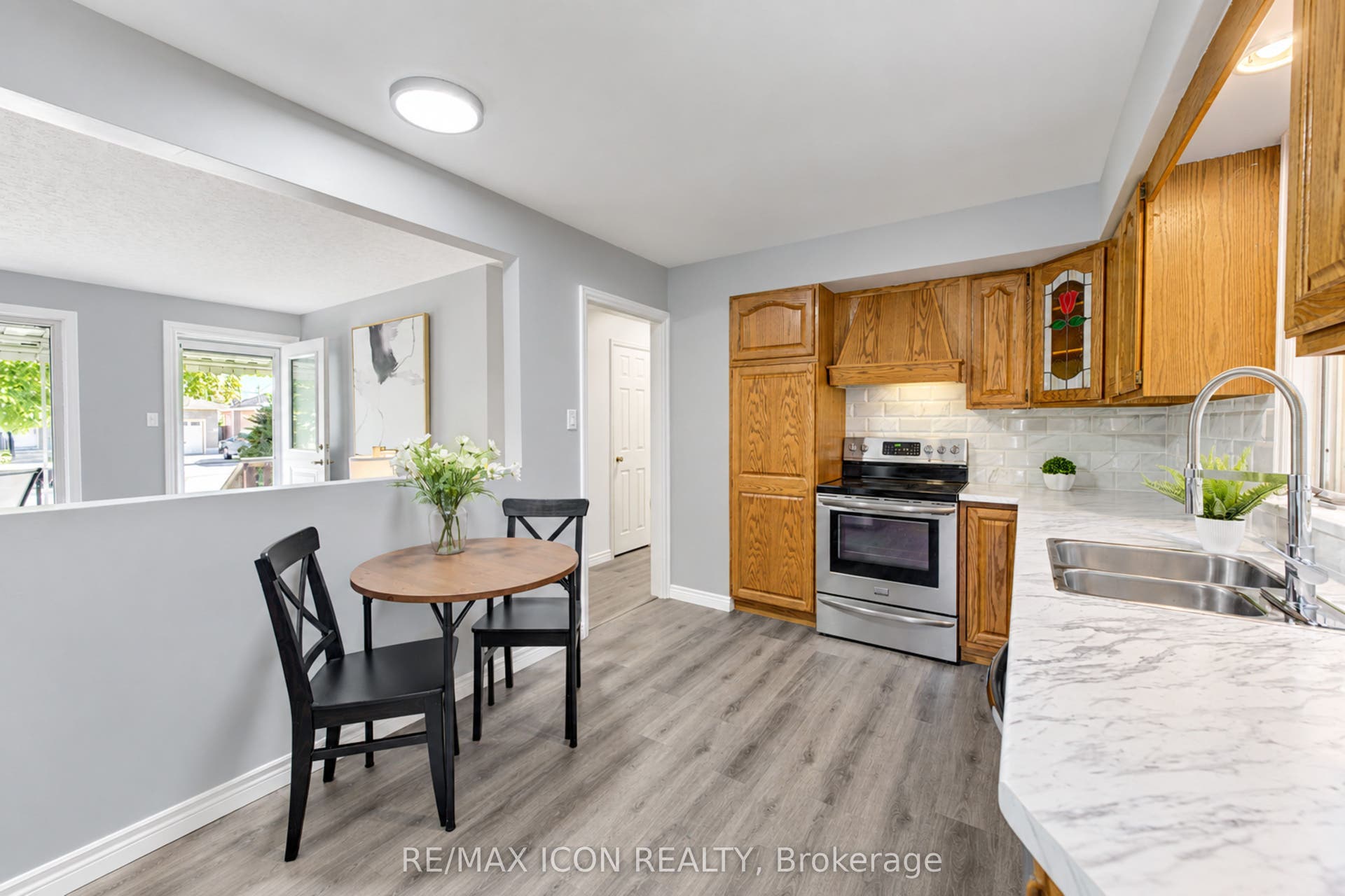 64 Lowrey Avenue S, Cambridge, Waterloo ON N1R 4Z8 64 Lowrey Avenue S, Cambridge, Waterloo ON N1R 4Z8
