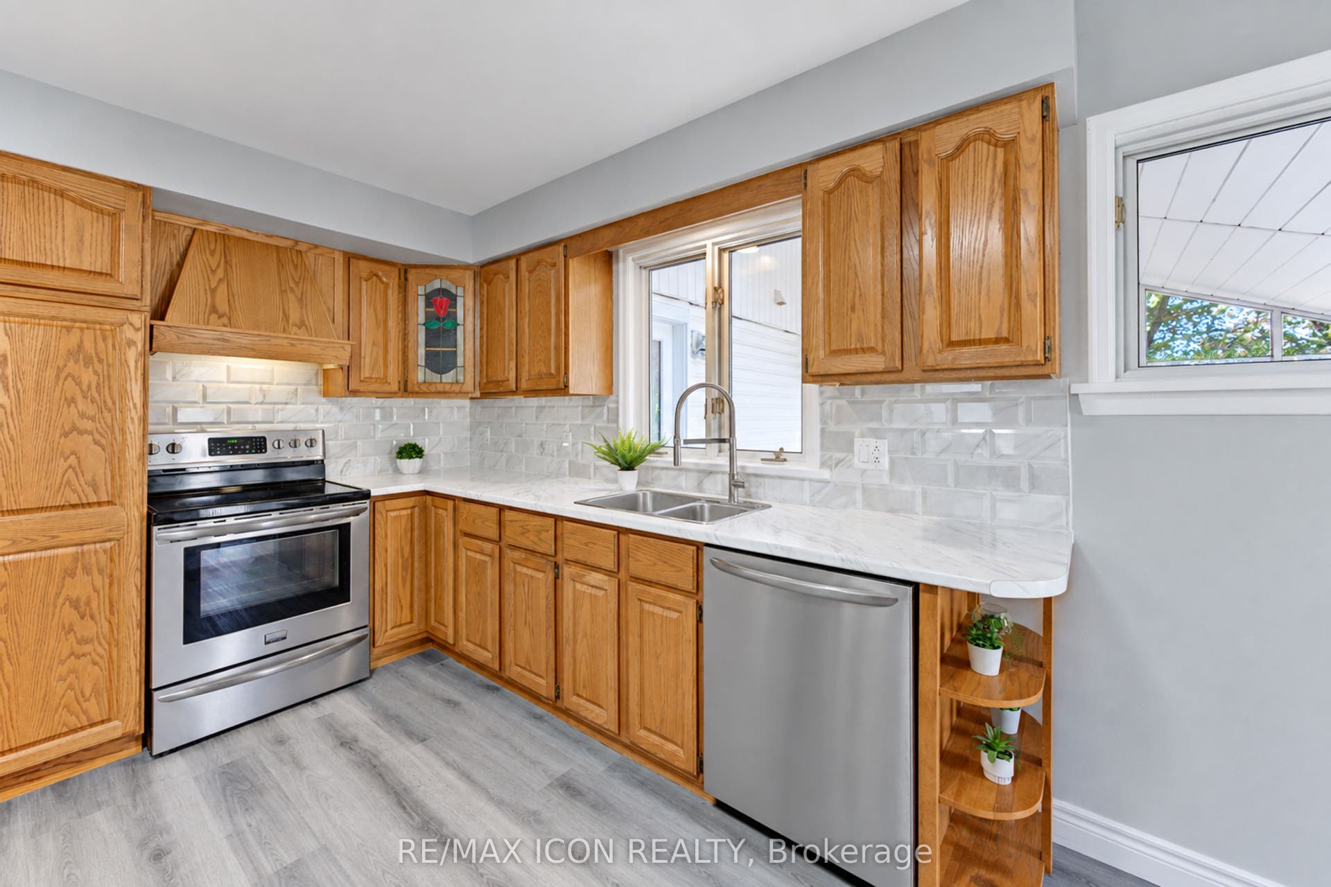 64 Lowrey Avenue S, Cambridge, Waterloo ON N1R 4Z8 64 Lowrey Avenue S, Cambridge, Waterloo ON N1R 4Z8
