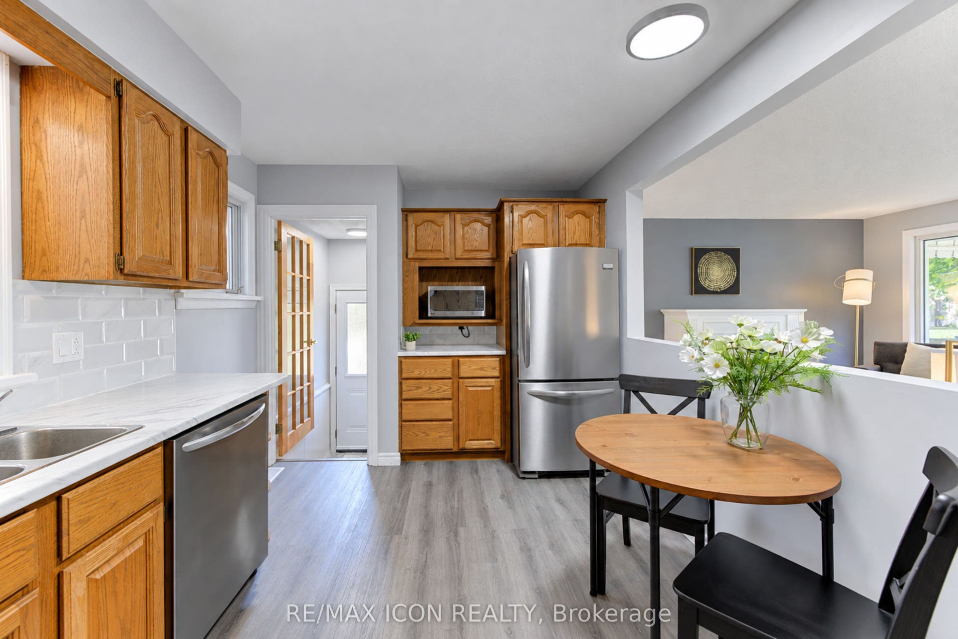 64 Lowrey Avenue S, Cambridge, Waterloo ON N1R 4Z8 64 Lowrey Avenue S, Cambridge, Waterloo ON N1R 4Z8