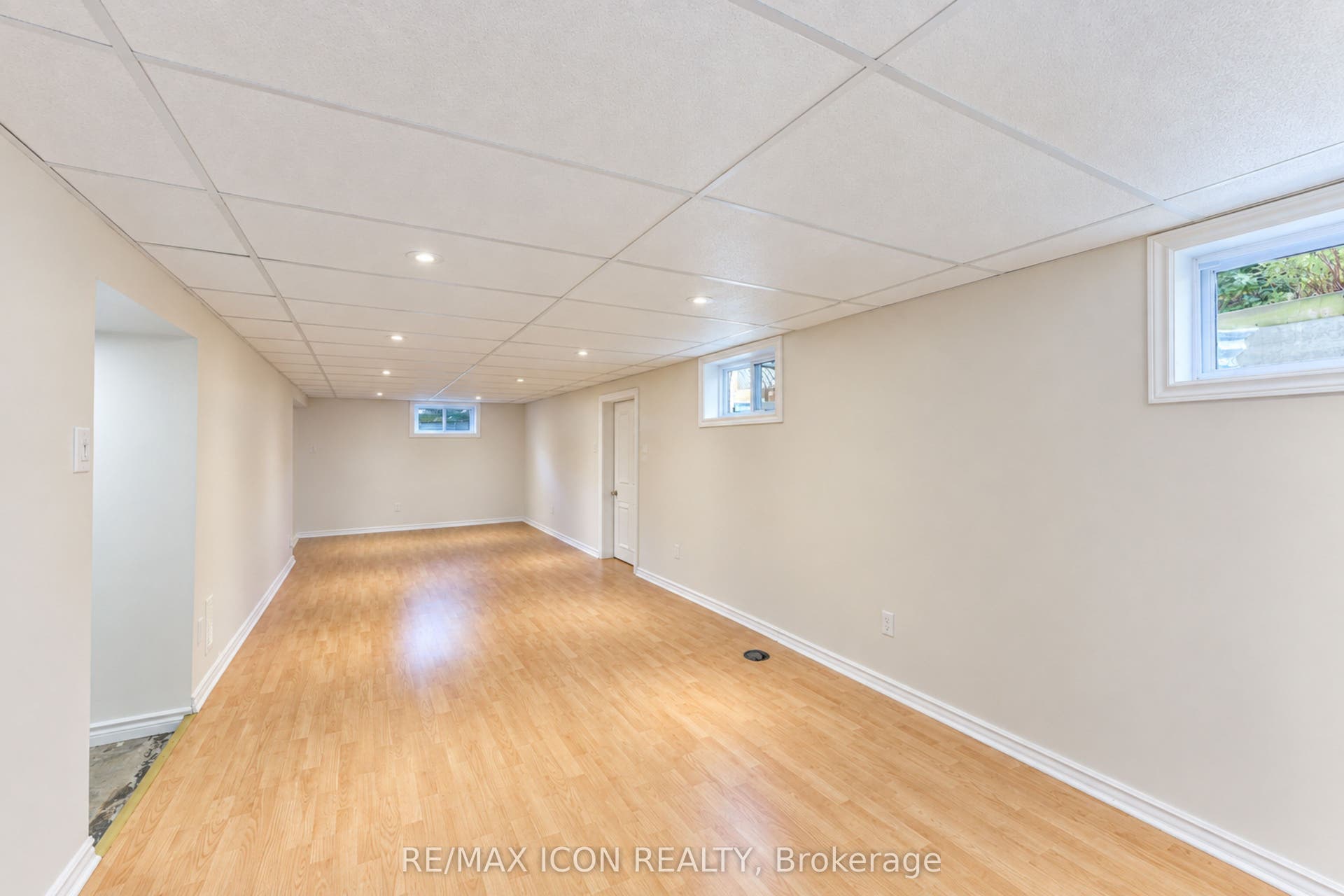 64 Lowrey Avenue S, Cambridge, Waterloo ON N1R 4Z8 64 Lowrey Avenue S, Cambridge, Waterloo ON N1R 4Z8