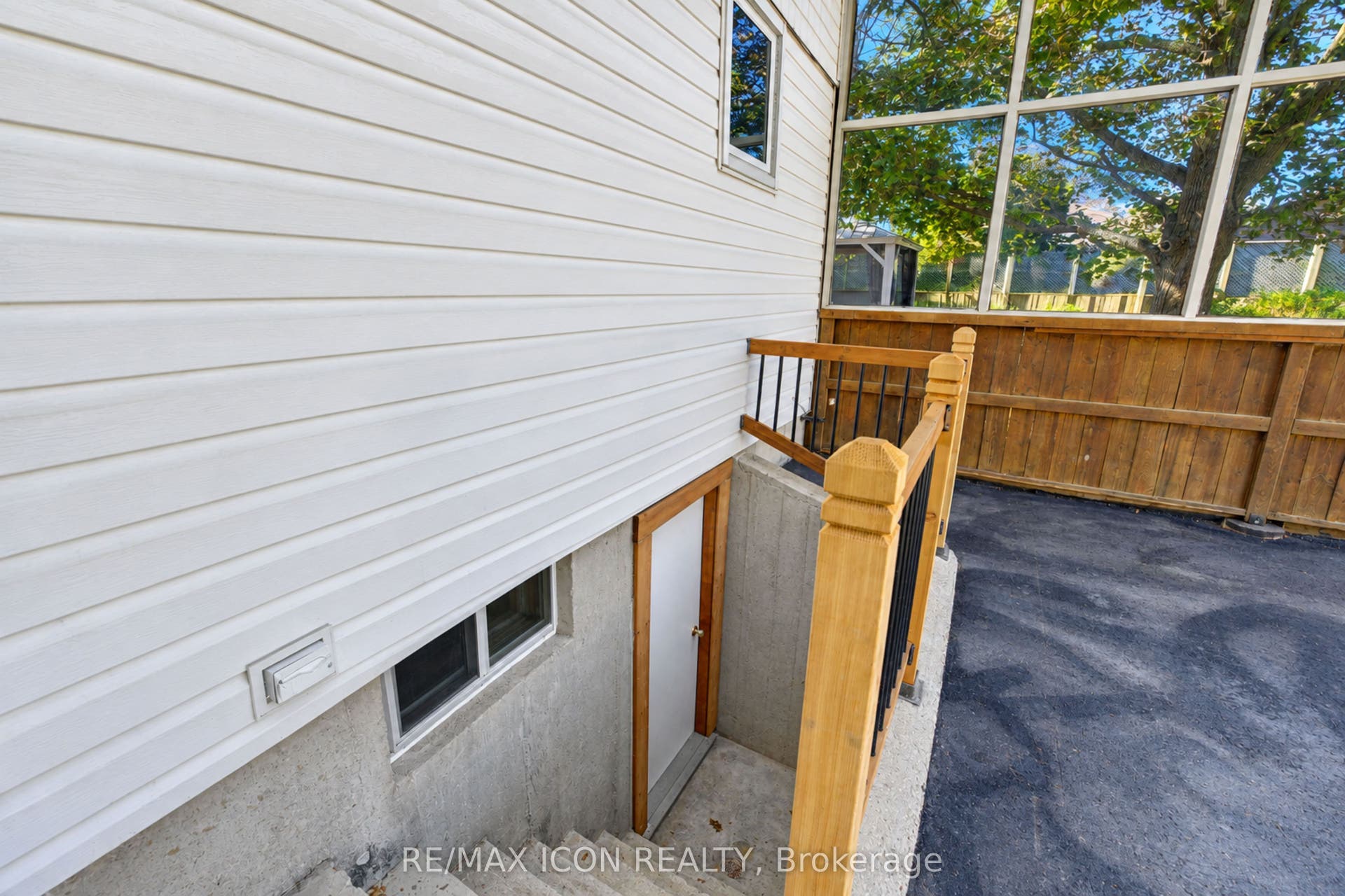 64 Lowrey Avenue S, Cambridge, Waterloo ON N1R 4Z8 64 Lowrey Avenue S, Cambridge, Waterloo ON N1R 4Z8