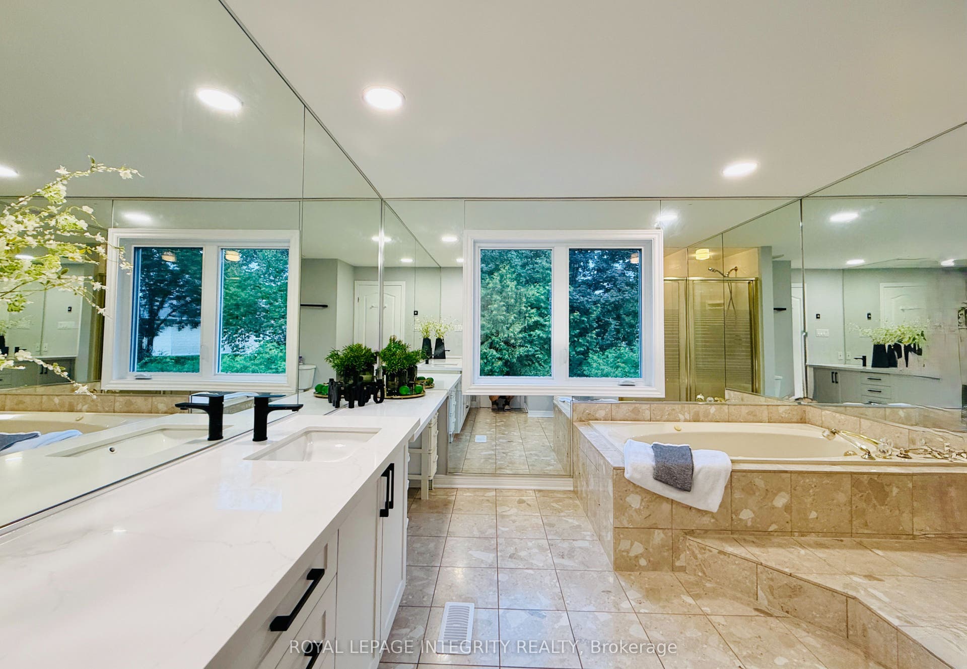 Ensuite - Upper Floor